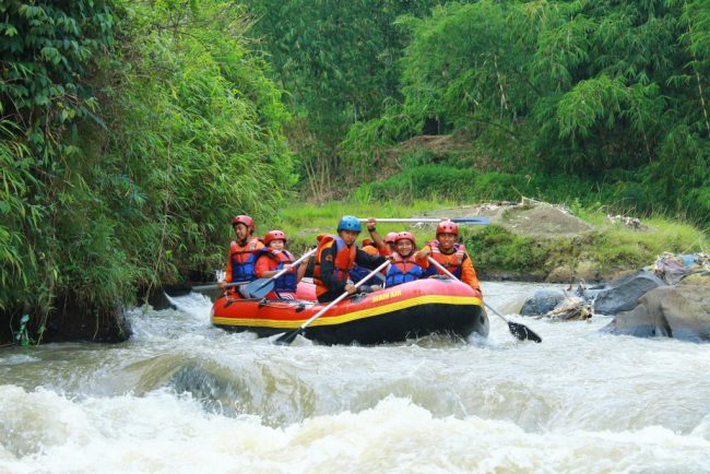 Arung Jeram Sungai Citarik, 1. Tempat Wisata di Jawa Barat – Curug Cikaso, 2. Tempat Wisata di Jawa Barat – Pantai Pelabuhan Ratu, 3. Tempat Wisata di Jawa Barat – Taman Wisata Mekarsari, 4. Tempat Wisata di Jawa Barat – Taman Bunga Nusantara, 5. Tempat Wisata di Jawa Barat – Goa Buniayu, 6. Tempat Wisata di Jawa Barat – Pantai Pangandaran, 7. Tempat Wisata di Jawa Barat – Green Canyon, 8. Tempat Wisata di Jawa Barat – Arung Jeram Sungai Citarik, 9. Tempat Wisata di Jawa Barat – Arung Jeram Sungai Cicatih, 10. Tempat Wisata di Jawa Barat – Pantai Ujung Genteng, 11. Tempat Wisata di Jawa Barat – Gunung Tangkuban Perahu, 12. Tempat Wisata di Jawa Barat – Kawah Putih di Bandung , 13. Tempat Wisata di Jawa Barat – Situ Patengan, 14. Tempat Wisata di Jawa Barat – Kebun Raya Bogor, 15. Tempat Wisata di Jawa Barat – Trans Studio Bandung, 16. Taman Safari Bogor, 17. Wisata Alam Maribaya di Bandung Utara, 18. De’Ranch di Bandung Utara, 19. Floating Market di Bandung Utara, 20. Wisata Air Panas Ciater, 21. Mega Wisata Icakan Ciamis