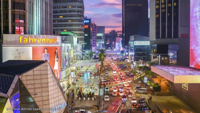 Bukit Bintang Walkway Malaysia via Shutterstock, 1. Museum Kesenian Islam Malaysia, 2. Kuala Lumpur City Gallery, 3. Menara Kembar Petronas Malaysia, 4. Pusat Kota Kuala Lumpur (KLCC), 5. Bukit Bintang Walkway Malaysia (The Golden Triangle), 6. Jembatan Putrajaya Malaysia, 7. Taman Burung Kuala Lumpur, 8. Kuala Lumpur Convention Center, 9. Menara Kuala Lumpur (KL Tower), 10. Jalan Alor Malaysia, 11. National Mosque Malaysia (Masjid Negara), 12. Aquaria KLCC, 13. Sri Mahamariamman Malaysia, 14. Sultan Abdul Samad Building Malaysia, 15. Dataran Merdeka atau Merdeka Square Malaysia, 16. Berjaya Times Square Theme Park, 17. Masjid Jamek Malaysia, 18. Chinatown Kuala Lumpur, 19. Istana Negara Malaysia, 20. Berjaya Time Square Theme Park, 21. Batu Caves, 22. Lake Gardens (Taman Tasik Perdana), 23. Kuil Thean Hou, 24. Rumah Penghulu Abu Seman, 25. Lake Symphony – Kuala Lumpur, 26. Little India – Kuala Lumpur, 27. Railway Station and Administration Building, 28. District 21 Kuala Lumpur, 29. Petrosains Discovery Centre, 30. Kuala Lumpur National Zoo & Aquarium, 31. Wisata Religi Masjid Putrajaya, 32. Sunway Lagoon Theme Park, 33. Kuala Lumpur Forest Eco Park, 34. Istana Budaya, 35. Jalan Alor, 36. Pusat Sains Negara, 36. i-City Shah Alam, 37. Bukit Tabur, 38. Skytrex Adventure, 39. National Textile Museum, 40. Sin Sze Ya Temple, 42. Royal Malaysian Police Museum, 43. Kuala Lumpur Butterfly Park, 44. Pasar Seni, 45. Suria KLCC, 46. Taman Botani Perdana, 47. Genting Highlands, 48. Museum Negara Malaysia, 49. Taman KLCC, 50. Tugu Negara, 51. Bukit Nanas, 52. Planetarium Negara, 53. Istana Negara Kuala Lumpur, 54. Menara KL118, 55. Titiwangsa Lake Gardens, 56. Petronas Gallery, 57. KL Tower Mini Zoo, 58. KidZania Kuala Lumpur