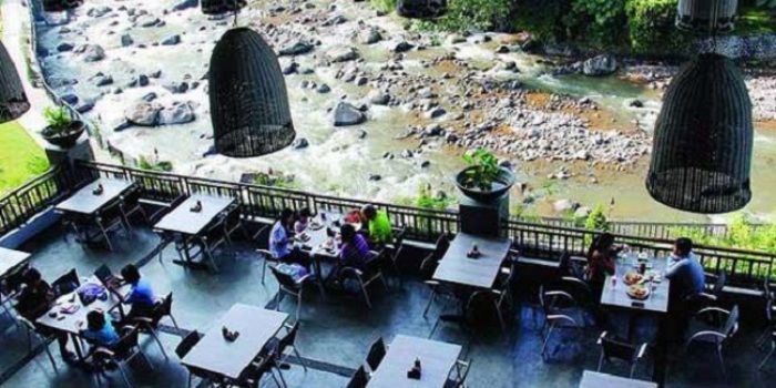 Cimory Riverside, 1. Tempat Wisata di Bogor – Kebun Raya Bogor, 2. Tempat Wisata di Bogor – Istana Bogor, 3. Tempat Wisata di Bogor – Taman Safari, 4. Tempat Wisata di Bogor – Situ Gede, 5. Tempat Wisata di Bogor – Tirta Sanita Ciseeng, 6. Tempat Wisata di Bogor – Taman Mekarsari, 7. Tempat Wisata di Bogor – Kampung Budaya Sindangbarang, 8. Tempat Wisata di Bogor – Museum Zoologi Bogor, 9. Tempat Wisata di Bogor – Warso Farm, 10. Tempat Wisata di Bogor – Air Panas Ciparay, 11. Tempat Wisata di Bogor – Marcopolo Adventure, 12. Tempat Wisata di Bogor – Museum Etnobotani, 13. Tempat Wisata di Bogor – Museum Pembela Tanah Air, 14. Tempat Wisata di Bogor – Prasasti Batu Tulis, 15. Tempat Wisata di Bogor – The Jungle Water Adventure, 16. Tempat Wisata di Bogor – The Highland Park Resort, 17. Kolam Renang ZamZam Tirta – Ciomas, 18. Tempat Wisata di Bogor – Taman Wisata Matahari, 19. Tempat Wisata di Bogor – Agro Gunung Mas, 20. Tempat Wisata di Bogor – Taman Riung Gunung, 21. Tempat Wisata di Bogor – Gunung Pancar, 22. Tempat Wisata di Bogor – Air Terjun Bidadari, 23. Tempat Wisata di Bogor – Jungle Land Adventure Theme Park, 24. Tempat Wisata di Bogor – Taman Budaya Sentul, 25. Water Boom Yasmin Sport Center, 26. Curug Cibaliung, 27. Curug Cibaliung Rumah Pohon & Jembatan Kayu Gantung Curug Ciherang Jonggol, 28. Penangkaran Rusa Giri Jaya Cariu Bogor, 29. Little Venice Kota Bunga Puncak Bogor, 30. Curug Lembah Pelangi, 31. Kebun Wisata Pasirmukti, 32. Hutan Cifor, 33. Patung Buddha Tidur, 34. Puncak Paragaya, 35. Wisata Alam Curug Cipamingkis, 36. Penangkaran Elang Loji, 37. Gunung Batu Jonggol, 38. Gunung Munara Rumpin, 39. Gunung Kapur Klapanunggal, 40. Pemandian Air Panas Gunung Peyek, 41. Curug Country, 42. Fly Indonesia Paragliding, 43. Cimory Riverside