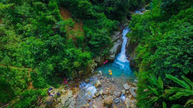 Curug Cibaliung, 1. Pura Parahyangan Jagatkarta, Bogor, 2. Taman Bunga Nusantara, 3. Curug Cilember, Bogor, 4. Danau Dora, Bogor, 5. Curug Hordeng, Bogor, 6. Pasar Ah Poong, Sentul Bogor, 7. Curug Cibaliung, Bogor, 8. Goa Agung Garunggang, 9. Rumah Pohon dan Jembatan Kayu Gantung Curug Ciherang Jonggol , 10. Little Venice Kota Bunga Puncak , 11. Penangkaran Rusa Giri Jaya Cariu , 12. The Jungle Water Adventure , 13. Curug Bidadari Sentul Paradise Park , 14. Taman Sakura Kebun Raya Cibodas , 15. Warso Farm, Bogor , 16. Rafting Sungai Cisadane , 17. Jungleland Adventure Theme Park , 18. Fly Indonesia Paragliding , 19. Gunung Pancar, Bogor , 20. Taman Safari Indonesia , 21. Taman Wisata Mekarsari, Bogor , 22. The High Land Park Resort (Mongolian Camp Bogor) , 23. Kampung Budaya Sindangbarang , 24. Taman Wisata Matahari di Bogor , 25. Bukit Alesano, Bogor , 26. Bika Bogor Talubi