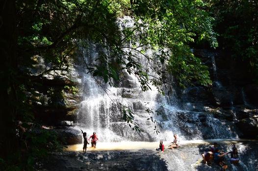 Curug Country, 1. Curug Cipamingkis, 2. Curug Country, 3. Curug Cibeureum, 4. Curug Arca, 5. Curug Ciherang, 6. Curug Citiis, 7. Wisata Pemandian &amp; Curug Sodong, 8. Wisata Situ Rawa Gede, 9. Wisata Jonggol Garden, 10. Kampoeng Sunda Siliwangi Desa Wisata, 11. Wisata Heaven Memorial Park