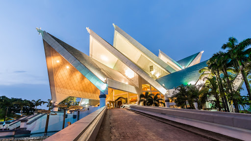 Tempat Wisata di Kuala Lumpur, 1. Museum Kesenian Islam Malaysia, 2. Kuala Lumpur City Gallery, 3. Menara Kembar Petronas Malaysia, 4. Pusat Kota Kuala Lumpur (KLCC), 5. Bukit Bintang Walkway Malaysia (The Golden Triangle), 6. Jembatan Putrajaya Malaysia, 7. Taman Burung Kuala Lumpur, 8. Kuala Lumpur Convention Center, 9. Menara Kuala Lumpur (KL Tower), 10. Jalan Alor Malaysia, 11. National Mosque Malaysia (Masjid Negara), 12. Aquaria KLCC, 13. Sri Mahamariamman Malaysia, 14. Sultan Abdul Samad Building Malaysia, 15. Dataran Merdeka atau Merdeka Square Malaysia, 16. Berjaya Times Square Theme Park, 17. Masjid Jamek Malaysia, 18. Chinatown Kuala Lumpur, 19. Istana Negara Malaysia, 20. Berjaya Time Square Theme Park, 21. Batu Caves, 22. Lake Gardens (Taman Tasik Perdana), 23. Kuil Thean Hou, 24. Rumah Penghulu Abu Seman, 25. Lake Symphony – Kuala Lumpur, 26. Little India – Kuala Lumpur, 27. Railway Station and Administration Building, 28. District 21 Kuala Lumpur, 29. Petrosains Discovery Centre, 30. Kuala Lumpur National Zoo & Aquarium, 31. Wisata Religi Masjid Putrajaya, 32. Sunway Lagoon Theme Park, 33. Kuala Lumpur Forest Eco Park, 34. Istana Budaya, 35. Jalan Alor, 36. Pusat Sains Negara, 36. i-City Shah Alam, 37. Bukit Tabur, 38. Skytrex Adventure, 39. National Textile Museum, 40. Sin Sze Ya Temple, 42. Royal Malaysian Police Museum, 43. Kuala Lumpur Butterfly Park, 44. Pasar Seni, 45. Suria KLCC, 46. Taman Botani Perdana, 47. Genting Highlands, 48. Museum Negara Malaysia, 49. Taman KLCC, 50. Tugu Negara, 51. Bukit Nanas, 52. Planetarium Negara, 53. Istana Negara Kuala Lumpur, 54. Menara KL118, 55. Titiwangsa Lake Gardens, 56. Petronas Gallery, 57. KL Tower Mini Zoo, 58. KidZania Kuala Lumpur