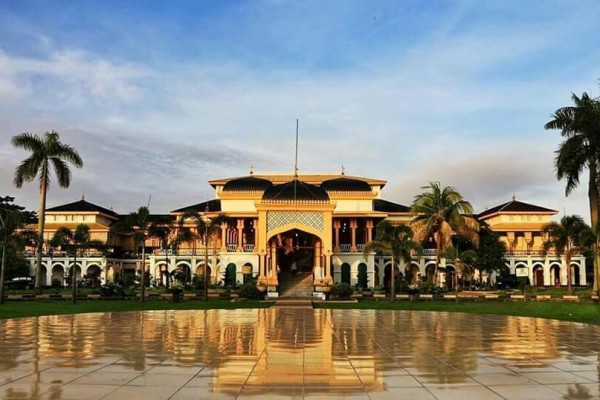 Istana Maimun, 1. Tempat Wisata di Sumatera Utara – Danau Toba, 2. Air Terjun Telaga Dwi Warna Sibolangit, 3. Tempat Wisata di Sumatera Utara – Pulau Samosir, 4. Pantai Lagundri dan Pantai Sorake, 5. Tempat Wisata di Sumatera Utara – Air Terjun Sigura-gura, 6. Tempat Wisata di Sumatera Utara – Danau Siombak, 7. Tempat Wisata di Sumatera Utara – Bukit Gundaling, 8. Tempat Wisata di Sumatera Utara – Menara Air Tirtanadi, 9. Tempat Wisata di Sumatera Utara – Rumah Tjong A Fie, 10. Tempat Wisata di Sumatera Utara – Bukit Lawang, 11. Kampung Madras Medan /Kampung Keling, 12. Rahmat International Wildlife Museum & Gallery, 13. Tempat Wisata di Sumatera Utara – Gunung Sibayak, 14. Tempat Wisata di Sumatera Utara – Cagar Alam Sibolangit, 15. Tempat Wisata di Sumatera Utara – Danau Lau Kawar, 16. Tempat Wisata di Sumatera Utara – Taman Nasional Gunung Leuser, 17. Tempat Wisata di Sumatera Utara – Tangkahan, 18. Hillpark Sibolangit / Green Hill City, 19. Tempat Wisata di Sumatera Utara – Aek Sijorni, 20. Tempat Wisata di Sumatera Utara – Salju Panas Dolok Tinggi Raja, 21. Tempat Wisata di Sumatera Utara – Penangkaran Buaya Asam Kumbang, 22. Tempat Wisata di Sumatera Utara – Masjid Raya Medan, 23. Tempat Wisata di Sumatera Utara – Air Terjun Sipiso-piso, 24. Tempat Wisata di Sumatera Utara – Istana Maimun, 25. Tempat Wisata di Sumatera Utara – Danau Linting, 26. Tempat Wisata di Sumatera Utara – Maha Vihara Adhi Maitreya, 27. Tempat Wisata di Sumatera Utara – Pulau Nias, 28. Tempat Wisata di Sumatera Utara – Kota Tarutung, 29. Taman Wisata Rohani Salib Kasih, 30. Graha Santa Maria Annai Velangkanni, 31. Tempat Wisata di Sumatera Utara – Taman Alam Lumbini, 32. Pantai Cermin, 33. Pantai Gudang Garam, 34. Taman Mora Indah, 35. Hairos Waterpark, 36. Pantai Pondok Permai, 37. Arung Jeram Sungai Bingei, 38. Simalem Resort, 39. Menara Pandang Tele, 40. Merdeka Walk, 41. Museum Sumatera Utara, 42. Kampung Ladang Outbound, 43. Lihat Burung di Cemara Asri