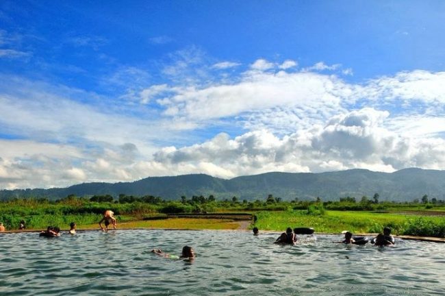 Kota Tarutung via KOmpasiana, 1. Tempat Wisata di Sumatera Utara – Danau Toba, 2. Air Terjun Telaga Dwi Warna Sibolangit, 3. Tempat Wisata di Sumatera Utara – Pulau Samosir, 4. Pantai Lagundri dan Pantai Sorake, 5. Tempat Wisata di Sumatera Utara – Air Terjun Sigura-gura, 6. Tempat Wisata di Sumatera Utara – Danau Siombak, 7. Tempat Wisata di Sumatera Utara – Bukit Gundaling, 8. Tempat Wisata di Sumatera Utara – Menara Air Tirtanadi, 9. Tempat Wisata di Sumatera Utara – Rumah Tjong A Fie, 10. Tempat Wisata di Sumatera Utara – Bukit Lawang, 11. Kampung Madras Medan /Kampung Keling, 12. Rahmat International Wildlife Museum & Gallery, 13. Tempat Wisata di Sumatera Utara – Gunung Sibayak, 14. Tempat Wisata di Sumatera Utara – Cagar Alam Sibolangit, 15. Tempat Wisata di Sumatera Utara – Danau Lau Kawar, 16. Tempat Wisata di Sumatera Utara – Taman Nasional Gunung Leuser, 17. Tempat Wisata di Sumatera Utara – Tangkahan, 18. Hillpark Sibolangit / Green Hill City, 19. Tempat Wisata di Sumatera Utara – Aek Sijorni, 20. Tempat Wisata di Sumatera Utara – Salju Panas Dolok Tinggi Raja, 21. Tempat Wisata di Sumatera Utara – Penangkaran Buaya Asam Kumbang, 22. Tempat Wisata di Sumatera Utara – Masjid Raya Medan, 23. Tempat Wisata di Sumatera Utara – Air Terjun Sipiso-piso, 24. Tempat Wisata di Sumatera Utara – Istana Maimun, 25. Tempat Wisata di Sumatera Utara – Danau Linting, 26. Tempat Wisata di Sumatera Utara – Maha Vihara Adhi Maitreya, 27. Tempat Wisata di Sumatera Utara – Pulau Nias, 28. Tempat Wisata di Sumatera Utara – Kota Tarutung, 29. Taman Wisata Rohani Salib Kasih, 30. Graha Santa Maria Annai Velangkanni, 31. Tempat Wisata di Sumatera Utara – Taman Alam Lumbini, 32. Pantai Cermin, 33. Pantai Gudang Garam, 34. Taman Mora Indah, 35. Hairos Waterpark, 36. Pantai Pondok Permai, 37. Arung Jeram Sungai Bingei, 38. Simalem Resort, 39. Menara Pandang Tele, 40. Merdeka Walk, 41. Museum Sumatera Utara, 42. Kampung Ladang Outbound, 43. Lihat Burung di Cemara Asri