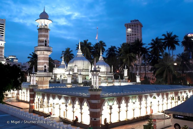Masjid Jamek Malaysia via Shutterstock, 1. Museum Kesenian Islam Malaysia, 2. Kuala Lumpur City Gallery, 3. Menara Kembar Petronas Malaysia, 4. Pusat Kota Kuala Lumpur (KLCC), 5. Bukit Bintang Walkway Malaysia (The Golden Triangle), 6. Jembatan Putrajaya Malaysia, 7. Taman Burung Kuala Lumpur, 8. Kuala Lumpur Convention Center, 9. Menara Kuala Lumpur (KL Tower), 10. Jalan Alor Malaysia, 11. National Mosque Malaysia (Masjid Negara), 12. Aquaria KLCC, 13. Sri Mahamariamman Malaysia, 14. Sultan Abdul Samad Building Malaysia, 15. Dataran Merdeka atau Merdeka Square Malaysia, 16. Berjaya Times Square Theme Park, 17. Masjid Jamek Malaysia, 18. Chinatown Kuala Lumpur, 19. Istana Negara Malaysia, 20. Berjaya Time Square Theme Park, 21. Batu Caves, 22. Lake Gardens (Taman Tasik Perdana), 23. Kuil Thean Hou, 24. Rumah Penghulu Abu Seman, 25. Lake Symphony – Kuala Lumpur, 26. Little India – Kuala Lumpur, 27. Railway Station and Administration Building, 28. District 21 Kuala Lumpur, 29. Petrosains Discovery Centre, 30. Kuala Lumpur National Zoo & Aquarium, 31. Wisata Religi Masjid Putrajaya, 32. Sunway Lagoon Theme Park, 33. Kuala Lumpur Forest Eco Park, 34. Istana Budaya, 35. Jalan Alor, 36. Pusat Sains Negara, 36. i-City Shah Alam, 37. Bukit Tabur, 38. Skytrex Adventure, 39. National Textile Museum, 40. Sin Sze Ya Temple, 42. Royal Malaysian Police Museum, 43. Kuala Lumpur Butterfly Park, 44. Pasar Seni, 45. Suria KLCC, 46. Taman Botani Perdana, 47. Genting Highlands, 48. Museum Negara Malaysia, 49. Taman KLCC, 50. Tugu Negara, 51. Bukit Nanas, 52. Planetarium Negara, 53. Istana Negara Kuala Lumpur, 54. Menara KL118, 55. Titiwangsa Lake Gardens, 56. Petronas Gallery, 57. KL Tower Mini Zoo, 58. KidZania Kuala Lumpur