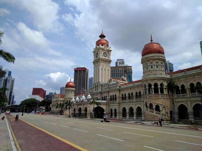 Merdeka Square Malaysia, 1. Museum Kesenian Islam Malaysia, 2. Kuala Lumpur City Gallery, 3. Menara Kembar Petronas Malaysia, 4. Pusat Kota Kuala Lumpur (KLCC), 5. Bukit Bintang Walkway Malaysia (The Golden Triangle), 6. Jembatan Putrajaya Malaysia, 7. Taman Burung Kuala Lumpur, 8. Kuala Lumpur Convention Center, 9. Menara Kuala Lumpur (KL Tower), 10. Jalan Alor Malaysia, 11. National Mosque Malaysia (Masjid Negara), 12. Aquaria KLCC, 13. Sri Mahamariamman Malaysia, 14. Sultan Abdul Samad Building Malaysia, 15. Dataran Merdeka atau Merdeka Square Malaysia, 16. Berjaya Times Square Theme Park, 17. Masjid Jamek Malaysia, 18. Chinatown Kuala Lumpur, 19. Istana Negara Malaysia, 20. Berjaya Time Square Theme Park, 21. Batu Caves, 22. Lake Gardens (Taman Tasik Perdana), 23. Kuil Thean Hou, 24. Rumah Penghulu Abu Seman, 25. Lake Symphony – Kuala Lumpur, 26. Little India – Kuala Lumpur, 27. Railway Station and Administration Building, 28. District 21 Kuala Lumpur, 29. Petrosains Discovery Centre, 30. Kuala Lumpur National Zoo & Aquarium, 31. Wisata Religi Masjid Putrajaya, 32. Sunway Lagoon Theme Park, 33. Kuala Lumpur Forest Eco Park, 34. Istana Budaya, 35. Jalan Alor, 36. Pusat Sains Negara, 36. i-City Shah Alam, 37. Bukit Tabur, 38. Skytrex Adventure, 39. National Textile Museum, 40. Sin Sze Ya Temple, 42. Royal Malaysian Police Museum, 43. Kuala Lumpur Butterfly Park, 44. Pasar Seni, 45. Suria KLCC, 46. Taman Botani Perdana, 47. Genting Highlands, 48. Museum Negara Malaysia, 49. Taman KLCC, 50. Tugu Negara, 51. Bukit Nanas, 52. Planetarium Negara, 53. Istana Negara Kuala Lumpur, 54. Menara KL118, 55. Titiwangsa Lake Gardens, 56. Petronas Gallery, 57. KL Tower Mini Zoo, 58. KidZania Kuala Lumpur
