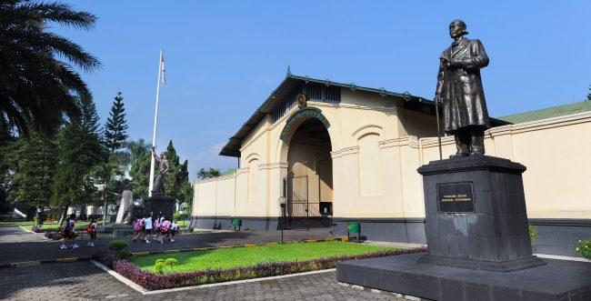 Museum Pembela Tanah Air, 1. Tempat Wisata di Bogor – Kebun Raya Bogor, 2. Tempat Wisata di Bogor – Istana Bogor, 3. Tempat Wisata di Bogor – Taman Safari, 4. Tempat Wisata di Bogor – Situ Gede, 5. Tempat Wisata di Bogor – Tirta Sanita Ciseeng, 6. Tempat Wisata di Bogor – Taman Mekarsari, 7. Tempat Wisata di Bogor – Kampung Budaya Sindangbarang, 8. Tempat Wisata di Bogor – Museum Zoologi Bogor, 9. Tempat Wisata di Bogor – Warso Farm, 10. Tempat Wisata di Bogor – Air Panas Ciparay, 11. Tempat Wisata di Bogor – Marcopolo Adventure, 12. Tempat Wisata di Bogor – Museum Etnobotani, 13. Tempat Wisata di Bogor – Museum Pembela Tanah Air, 14. Tempat Wisata di Bogor – Prasasti Batu Tulis, 15. Tempat Wisata di Bogor – The Jungle Water Adventure, 16. Tempat Wisata di Bogor – The Highland Park Resort, 17. Kolam Renang ZamZam Tirta – Ciomas, 18. Tempat Wisata di Bogor – Taman Wisata Matahari, 19. Tempat Wisata di Bogor – Agro Gunung Mas, 20. Tempat Wisata di Bogor – Taman Riung Gunung, 21. Tempat Wisata di Bogor – Gunung Pancar, 22. Tempat Wisata di Bogor – Air Terjun Bidadari, 23. Tempat Wisata di Bogor – Jungle Land Adventure Theme Park, 24. Tempat Wisata di Bogor – Taman Budaya Sentul, 25. Water Boom Yasmin Sport Center, 26. Curug Cibaliung, 27. Curug Cibaliung Rumah Pohon & Jembatan Kayu Gantung Curug Ciherang Jonggol, 28. Penangkaran Rusa Giri Jaya Cariu Bogor, 29. Little Venice Kota Bunga Puncak Bogor, 30. Curug Lembah Pelangi, 31. Kebun Wisata Pasirmukti, 32. Hutan Cifor, 33. Patung Buddha Tidur, 34. Puncak Paragaya, 35. Wisata Alam Curug Cipamingkis, 36. Penangkaran Elang Loji, 37. Gunung Batu Jonggol, 38. Gunung Munara Rumpin, 39. Gunung Kapur Klapanunggal, 40. Pemandian Air Panas Gunung Peyek, 41. Curug Country, 42. Fly Indonesia Paragliding, 43. Cimory Riverside