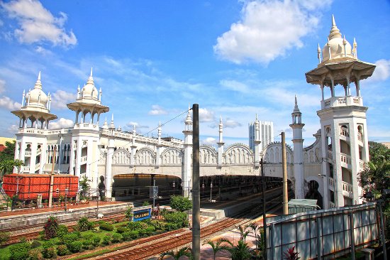Railway Station and Administration Building via Tripadvisor, 1. Museum Kesenian Islam Malaysia, 2. Kuala Lumpur City Gallery, 3. Menara Kembar Petronas Malaysia, 4. Pusat Kota Kuala Lumpur (KLCC), 5. Bukit Bintang Walkway Malaysia (The Golden Triangle), 6. Jembatan Putrajaya Malaysia, 7. Taman Burung Kuala Lumpur, 8. Kuala Lumpur Convention Center, 9. Menara Kuala Lumpur (KL Tower), 10. Jalan Alor Malaysia, 11. National Mosque Malaysia (Masjid Negara), 12. Aquaria KLCC, 13. Sri Mahamariamman Malaysia, 14. Sultan Abdul Samad Building Malaysia, 15. Dataran Merdeka atau Merdeka Square Malaysia, 16. Berjaya Times Square Theme Park, 17. Masjid Jamek Malaysia, 18. Chinatown Kuala Lumpur, 19. Istana Negara Malaysia, 20. Berjaya Time Square Theme Park, 21. Batu Caves, 22. Lake Gardens (Taman Tasik Perdana), 23. Kuil Thean Hou, 24. Rumah Penghulu Abu Seman, 25. Lake Symphony – Kuala Lumpur, 26. Little India – Kuala Lumpur, 27. Railway Station and Administration Building, 28. District 21 Kuala Lumpur, 29. Petrosains Discovery Centre, 30. Kuala Lumpur National Zoo & Aquarium, 31. Wisata Religi Masjid Putrajaya, 32. Sunway Lagoon Theme Park, 33. Kuala Lumpur Forest Eco Park, 34. Istana Budaya, 35. Jalan Alor, 36. Pusat Sains Negara, 36. i-City Shah Alam, 37. Bukit Tabur, 38. Skytrex Adventure, 39. National Textile Museum, 40. Sin Sze Ya Temple, 42. Royal Malaysian Police Museum, 43. Kuala Lumpur Butterfly Park, 44. Pasar Seni, 45. Suria KLCC, 46. Taman Botani Perdana, 47. Genting Highlands, 48. Museum Negara Malaysia, 49. Taman KLCC, 50. Tugu Negara, 51. Bukit Nanas, 52. Planetarium Negara, 53. Istana Negara Kuala Lumpur, 54. Menara KL118, 55. Titiwangsa Lake Gardens, 56. Petronas Gallery, 57. KL Tower Mini Zoo, 58. KidZania Kuala Lumpur