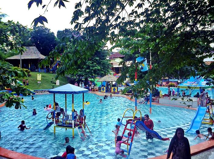 Agrowisata Mumbul Garden Jember, 1. Tempat Wisata Pantai Pasir Putih Malikan (Papuma) Jember, 2. Tempat Wisata Pantai Watu Ulo Jember, 3. Tempat Wisata Keluarga Pantai Bandealit di Jember, 4. Tempat Wisata Pantai Puger di Jember, 5. Obyek Wisata Keluarga Tiara Waterpark di Jember, 6. Objek Wisata Keluarga Pemandian Kebon Agung di Jember, 7. Tempat Wisata Edukasi Taman Botani Jember, 8. Wahana Liburan Seru Waterboom Niagara di Jember, 9. Destinasi Wisata Populer Kawasan Puncak Rembangan di Jember, 10. Tempat Wisata Alam Air Terjun Tancak di Jember, 11. Tujuan Wisata Keluarga Pemandian Patemon di Jember, 12. Tempat Wisata Sejarah Situs Duplang di Jember, 13. Obyek Wisata Pantai Paseban di Jember, 14. Obyek Wisata Pemandian Rembangan di Jember, 15. Obyek Wisata Menarik Loko Lori di Jember, 16. Tempat Wisata Alam Air Terjun Antrokan di Jember, 17. Kafe Kolong di Jember, 18. Obyek Wisata Bedadung di Jember (Sudah Tutup), 19. Wisata ke Perkebunan Teh Gunung Gambir di Jember, 20. Obyek Wisata Pemandian Oleng Sibutong di jember, 21. Kimo Swimming Pool, 22. Air Terjun Manggisan, 23. Air Terjun Sumber Salak, 24. Pantai Payangan, 25. Pantai Rowo Cangak, 26. Pantai Teluk Love, 27. Agrowisata Tembakau, 28. Wisata Agro Glantangan, 29. Dira Park, 30. Agrowisata Mumbul Garden Jember, 31. Taman Nasional Meru Betiri, 32. Museum Tembakau Jember, 33. Pabrik Kopi Gumitir Jember, 34. Pulau Nusa Barong Jember, 35. Agrowisata Kopi dan Kakao, 36. Air Terjun Watu Ombo, 37. Air Terjun Lereng Raung, 38. Air Terjun Sumber Salak, 39. Taman Galaxy, 40. Bukit SJ 88, 41. Air Terjun Mandigu, 42. Goa Jepang