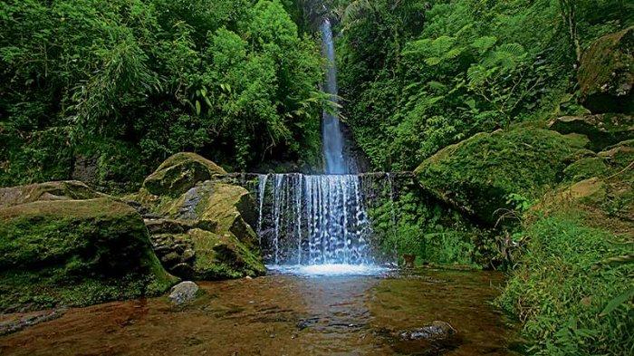Air Terjun Parang Ijo via Tribunnewswiki, 1. Grojogan Sewu Tawangmangu, 2. Pandawa Water World Solo Baru, 3. Taman Balekambang, 4. Keraton Surakarta, 5. Wisata Tugu Lilin di Solo , 6. Air Terjun Jumog, 7. Taman Sriwedari, 8. Kampoeng Batik Kauman, 9. Pasar Klewer, 10. Tempat Wisata di Solo – Museum Manusia Purba Sangiran, 11. Tempat Wisata di Solo – Pura Mangkunegaran, 12. Monumen Pers, 13. Galabo Solo, 14. Tempat Wisata di Solo – Kebun Binatang Taru Jurug, 15. Ngarsopuro Night Market Solo, 16. Alun-Alun Kidul Surakarta, 17. Tempat Wisata di Solo – Dalem Kalitan, 18. Tempat Wisata di Solo – Taman Cerdas, 19. Masjid Al-Wustho Mangkunegaran, 20. Bendungan Karet Tirtonadi, 21. The Heritage Palace, 22. Lokananta Recording Audio & Video Cassette, 23. Trans Studio Mini Solo, 24. Museum Batik Danar Hadi, 25. Loji Gandrung, 26. Museum Radya Pustaka, 27. Pasar Antik Triwindu, 28. Benteng Vastenburg Fort, 29. Agrowisata Amanah, Karanganyar, 30. Agrowisata Sondokoro, Karanganyar, 31. Bukit Hope, Karanganyar (Tutup), 32. Bumi Perkemahan Sekipan, Karanganyar, 33. Candi Cetho, Karanganyar, 34. Candi Sukuh, Karanganyar, 35. Edupark Intan Pari, Karanganyar, 36. Kebun Strawberry, Karanganyar, 37. Paralayang Segoro Gunung, Karanganyar, 38. Rumah Pohon Banyu Anyep (Tutup), 39. Taman Bintang Kemuning, Ngargoyoso, Karanganyar, 40. Telaga Madirda, Karanganyar, 41. Bukit Cumbri, Wonogiri, 42. Gantole Wonogiri, 43. Batu Seribu, Sukoharjo, 44. Bendungan Colo, Sukoharjo, 45. Gardu Pandang Bukit Batur Suroteleng, 46. Bukit Gancik, 47. Tretes Taman Tani (Tutup), 48. De Tjolomadoe, 49. Rumah Atsiri Indonesia, 50. Pantai Karang Payung, 51. Tumurun Private Museum, 52. River Moon Pusur, 53. Museum R Hamong Wardoyo, 54. Sepur Kluthuk Jaladara, 55. Koridor Singosaren, 56. Ndalem Gondosuli, 57. Grojogan Selondo, 58. Taman Hutan Rakyat Ngargoyoso, 59. Candi Plaosan, 60. Umbul Ponggok, 61. Umbul Cokro Tulung, 62. Omah Jungkir, 63. Telaga Biru, 64. Randubang, 65. Pasar Gede Hardjonagoro, 66. Solo Grand Mall, 67. Pusat Grosir Solo, 68. Taman Bunga Bono, Klaten, 69. Umbul Kapilaler, Klaten, 70. Bukit Gancik, Selo, Boyolali, 71. Lembah Gunung Madu, Boyolali, 72. Objek Wisata Tlatar, Boyolali, 73. Obyek Wisata Air Cokro, 74. Museum Samanhudi, 75. Air Terjun Parang Ijo, 76. Museum Keris, 77. Vihara Dhamma Sundara