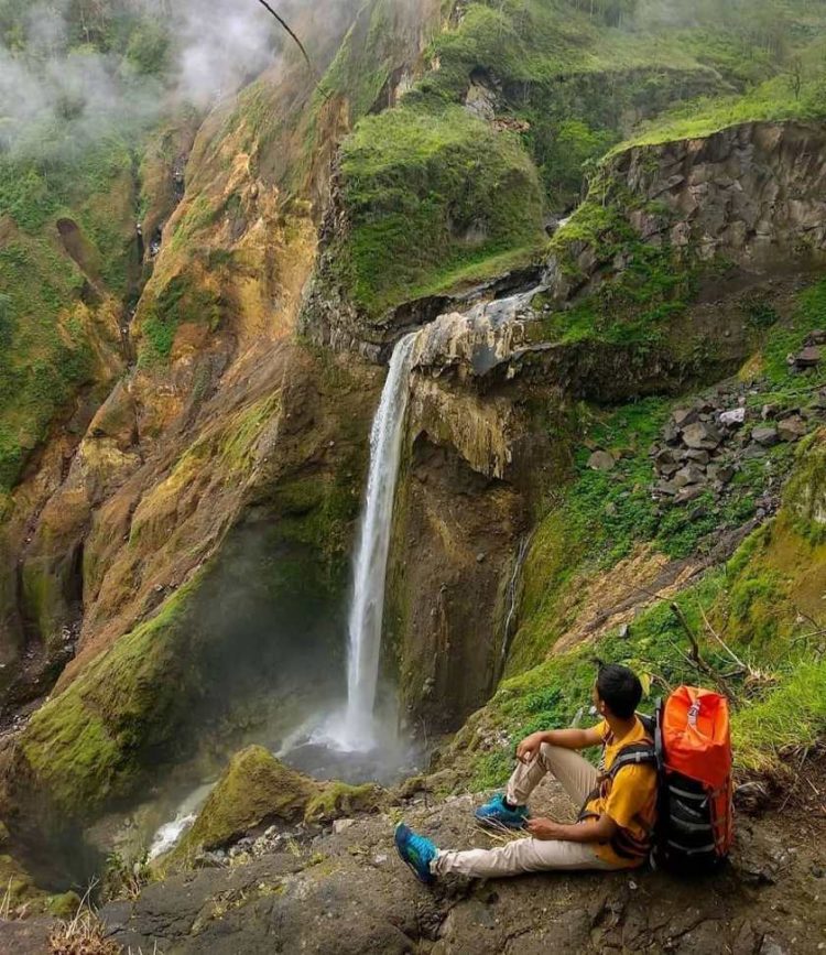 Air Terjun Penimbungan via IG @__nandut, 1. Gunung Rinjani Lombok, 2. Wisata Pantai Kuta Lombok, 3. Wisata Desert Point (Bangko-Bangko) Lombok, 4. Gili Kondo, 5. Wisata Pantai Senggigi Lombok, 6. Wisata Gili Air, Gili Meno, dan Gili Trawangan di Lombok, 7. Pantai Tanjung Aan, 8.  Pantai Tanjung Bloam, 9. Tempat Wisata Pantai Selong Belanak Lombok, 10. Sade Village, 11. Pantai Sekotong , 12. Air Terjun Sandang Gile , 13. Gili Nanggu Lombok, 14. Objek Wisata Batu Bolong, 15. Objek Wisata Batu Layar , 16. Narmada Park, 17. Pink Beach Lombok, 18. Gili Lampu Lombok Timur, 19. Bukit Malimbu , 20. Gili Kedis, 21. Lingkoq Datu, Pantai Penyisok, 22. Bukit Pergasingan, 23. Pantai Semeti, 24. Air Terjun Mangku Sakti, 25. Air Terjun Benang Kelambu, 26. Air Terjun Tiu Kelep, 27. Tanjung Poki, 28. Pantai Nambung, 29. Taman Wisata Alam Gunung Tunak, Pemandangan Samudera di atas Bukit Hijau, 30. Rinjani Lodge, 31. Pantai Tebing, 32. Sumber Air Panas Aik Kalak, 33. Danau Segara Anak, 34. Pantai Mawun Lombok, 35. Pantai Seger, 36. Pantai Surga, 37. Tanjung Ringgit, 38. Gili Sulat dan Gili Lawang, 39. Pantai Sire, 40. Air Terjun Penimbungan: Surga Tersembunyi di Torean, 41. Jembatan Gantung Kuno: Peninggalan Jaman Penjajahan Belanda yang berumur 84 Tahun, 42. Taman Wisata Pusuk Sembalun: Mengagumi Pemandangan Gunung Rinjani yang Megah, 43. Pantai Setangi: Villa Hantu yang Mendebarkan, 44. Batu Payung, Tanjung Aan: Monumen Alam yang Berdiri Kokoh di Tepi Pantai, 45. Bau Nyale: Tempat Perayaan Festival Legendaris, 46. Desa Bayan Sasak: Menyelami Kehidupan 5000 tahun SM, 47. Ashtari Lounge and Kitchen: Menyantap Makanan di Puncak Bukit, 48. Artati Lombok Bungalow and Restaurant , 49. Bertenun Tradisional di Desa Sukarara, 50. Bask Nest: Menjelajahi Dunia Bawah Laut yang Artistik, 51. Gua Bangkang: Suasana Dramatis di Tepi Pantai