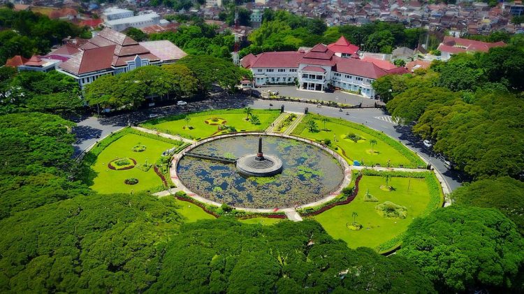 Alun-Alun Tugu Malang via Goog News From Indonesia, 1. Wisata Pantai Batu Bengkung Malang, 2. Wisata Batu Night Spectacular (BNS) Malang, 3. Wisata Jatim Park 1, 4. Wahana Wisata Jatim Park 2 Malang, 5. Alun-alun kota Malang, 6. Wisata Petik Apel Malang, 7. Masjid Tiban Malang, 8. Wisata Alam Air Terjun Coban Rondo Malang, 9. Wahana Wisata Eco Green Park Malang, 10. Wisata Museum Angkut Malang, 11. Wisata Pulau Sempu Malang, 12. Wisata Pantai Balekambang Malang, 13. Objek Wisata Bendungan Karangkates Malang, 14. Wahana Wisata Wendit Water Park Malang, 15. Tempat wisata Alam Selecta Malang, 16. Objek Wisata Agrowisata Wonosari Malang, 17. Wahana Wisata Taman Rekreasi Sengkaling Malang, 18. Wisata Kuliner dan Edukasi di Inggil Museum Resto Malang, 19. Wisata Alam Menikmati Kecantikan Alam Ala Omah kayu Malang, 20. Objek Wisata Uji Adrenalin Wisata Paralayang Malang, 21. Wisata Alam 7 Air Terjun Sumber Pitu Malang, 22. Berwisata Menikmati Keperawanan Pantai Sipelot Malang, 23. Tempat Wisata Edukasi Museum Kesehatan Jiwa Malang, 24. Wisata Alam Sumber Air Krabyakan Malang, 25. Wisata Pantai Ngliyep nan Indah di Malang, 26. Wisata Sejarah di Museum D’Topeng Malang, 27. Objek Wisata Panen Madu di Agro Tawon Rimba Raya Malang, 28. Wisata Sejarah Gerbong Maut di Museum Brawijaya Malang, 29. Wisata Edukasi Museum Malang Tempo Doeloe, 30. Objek Wisata Pemandian Air Panas Cangar Batu Malang, 31. Objek Wisata Secret zoo Kebun Binatang Batu Malang, 32. Tempat Wisata Kuliner Es Krim Legendaris di Toko Oen Malang, 33. Mata Air Sumber Sirah, 34. Coban Nirwana atau Coban Mbok Karimah, 35. Pemandian Kalireco Lawang, 36. Teluk Bidadari, 37. Banyu Anjlok, 38. Wisata Tubing Wringinanom, 39. Coban Tundo, 40. Pantai Kedung Celeng, 41. Air Terjun Coban Pelangi, 42. Gua Lo Bangi, 43. Ndayung Rafting, 44. Waduk Selorejo Malang, 45. Pantai Tiga Warna Malang, 46. Teluk Kletekan Malang, 47. Pantai Lenggoksono Malang, 48. Pantai Bajul Mati Malang, 49. Jawa Timur Park 3, 50. Kampung Warna Warni Jodipan, 51. Candi Badut, 51. Sumber Jenon, 52. Wisata Pujon Kidul, 53. Pantai Sendang Biru, 54. Hawai Waterpark, 55. Pura Luhur Giri Arjuno, 56. Museum Tubuh, 57. Kusuma Waterpark, 58. Candi Songgoriti, 59. Taman Singha Merjosari, 60. Taman Kelinci, 61. Candi Singosari, 62. Pura Luhur Giri Arjuno, 63. Masjid Agung Malang, 64. Masjid Annur Batu, 65. Coban Rais, 66. River Tubing di Sungai Amprong, 67. Sumber Maron, 68. Coban Jahe, 69. Coban Talun, 70. Coban Parang Tejo, 71. Coban Gintung, 72. Coban Sewu, 73. Coban Putri, 74. Rafting Kaliwatu, 75. Sumber Taman, 76. Bukit Bulu, 77. De Tjangkul Batu, 78. Taman Labirin Coban Rondo, 79. Bukit Binglis, 80. Bukit Cinta, 81. Bukit Bintang, 82. Bukit Teletubbies, 83. Bukit Asmoro, 84. Bukit Budug Asu, 85. Pantai Banyu Meneng, 86. Pantai Selok, 87. Pantai Sendiki, 88. Pantai Goa Cina, 89. Pantai Sendang Biru, 90. Pantai Watu Leter, 91. Pantai Wedi Awu, 92. Pantai Jonggring Saloko, 93. Pantai Wedi Putih, 94. Pantai Bangsong, 95. Pantai Teluk Asmoro, 96. Pantai Telok, 97. Pantai Parang Dowo, 98. Pantai Jolangkung, 99. Pantai Tomen
