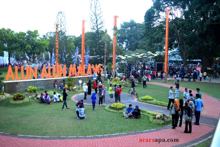 Alun-alun kota Malang via Acaraapa, 1. Wisata Pantai Batu Bengkung Malang, 2. Wisata Batu Night Spectacular (BNS) Malang, 3. Wisata Jatim Park 1, 4. Wahana Wisata Jatim Park 2 Malang, 5. Alun-alun kota Malang, 6. Wisata Petik Apel Malang, 7. Masjid Tiban Malang, 8. Wisata Alam Air Terjun Coban Rondo Malang, 9. Wahana Wisata Eco Green Park Malang, 10. Wisata Museum Angkut Malang, 11. Wisata Pulau Sempu Malang, 12. Wisata Pantai Balekambang Malang, 13. Objek Wisata Bendungan Karangkates Malang, 14. Wahana Wisata Wendit Water Park Malang, 15. Tempat wisata Alam Selecta Malang, 16. Objek Wisata Agrowisata Wonosari Malang, 17. Wahana Wisata Taman Rekreasi Sengkaling Malang, 18. Wisata Kuliner dan Edukasi di Inggil Museum Resto Malang, 19. Wisata Alam Menikmati Kecantikan Alam Ala Omah kayu Malang, 20. Objek Wisata Uji Adrenalin Wisata Paralayang Malang, 21. Wisata Alam 7 Air Terjun Sumber Pitu Malang, 22. Berwisata Menikmati Keperawanan Pantai Sipelot Malang, 23. Tempat Wisata Edukasi Museum Kesehatan Jiwa Malang, 24. Wisata Alam Sumber Air Krabyakan Malang, 25. Wisata Pantai Ngliyep nan Indah di Malang, 26. Wisata Sejarah di Museum D’Topeng Malang, 27. Objek Wisata Panen Madu di Agro Tawon Rimba Raya Malang, 28. Wisata Sejarah Gerbong Maut di Museum Brawijaya Malang, 29. Wisata Edukasi Museum Malang Tempo Doeloe, 30. Objek Wisata Pemandian Air Panas Cangar Batu Malang, 31. Objek Wisata Secret zoo Kebun Binatang Batu Malang, 32. Tempat Wisata Kuliner Es Krim Legendaris di Toko Oen Malang, 33. Mata Air Sumber Sirah, 34. Coban Nirwana atau Coban Mbok Karimah, 35. Pemandian Kalireco Lawang, 36. Teluk Bidadari, 37. Banyu Anjlok, 38. Wisata Tubing Wringinanom, 39. Coban Tundo, 40. Pantai Kedung Celeng, 41. Air Terjun Coban Pelangi, 42. Gua Lo Bangi, 43. Ndayung Rafting, 44. Waduk Selorejo Malang, 45. Pantai Tiga Warna Malang, 46. Teluk Kletekan Malang, 47. Pantai Lenggoksono Malang, 48. Pantai Bajul Mati Malang, 49. Jawa Timur Park 3, 50. Kampung Warna Warni Jodipan, 51. Candi Badut, 51. Sumber Jenon, 52. Wisata Pujon Kidul, 53. Pantai Sendang Biru, 54. Hawai Waterpark, 55. Pura Luhur Giri Arjuno, 56. Museum Tubuh, 57. Kusuma Waterpark, 58. Candi Songgoriti, 59. Taman Singha Merjosari, 60. Taman Kelinci, 61. Candi Singosari, 62. Pura Luhur Giri Arjuno, 63. Masjid Agung Malang, 64. Masjid Annur Batu, 65. Coban Rais, 66. River Tubing di Sungai Amprong, 67. Sumber Maron, 68. Coban Jahe, 69. Coban Talun, 70. Coban Parang Tejo, 71. Coban Gintung, 72. Coban Sewu, 73. Coban Putri, 74. Rafting Kaliwatu, 75. Sumber Taman, 76. Bukit Bulu, 77. De Tjangkul Batu, 78. Taman Labirin Coban Rondo, 79. Bukit Binglis, 80. Bukit Cinta, 81. Bukit Bintang, 82. Bukit Teletubbies, 83. Bukit Asmoro, 84. Bukit Budug Asu, 85. Pantai Banyu Meneng, 86. Pantai Selok, 87. Pantai Sendiki, 88. Pantai Goa Cina, 89. Pantai Sendang Biru, 90. Pantai Watu Leter, 91. Pantai Wedi Awu, 92. Pantai Jonggring Saloko, 93. Pantai Wedi Putih, 94. Pantai Bangsong, 95. Pantai Teluk Asmoro, 96. Pantai Telok, 97. Pantai Parang Dowo, 98. Pantai Jolangkung, 99. Pantai Tomen