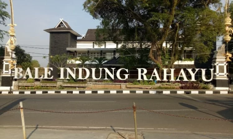 Bale Indung Rahayu, 1. Air Terjun Curug Cipurut, 2. Situ Wanayasa Purwakarta, 3. Waduk Jatiluhur, 4. Wisata Taman Air Mancur Sribaduga Situ Buleud, 5. Obyek Wisata keluarga Waduk Cirata, 6. Jatiluhur Water World, 7. Wisata Alam Sumber Air panas Ciracas, 8. Wisata Giri Tirta Kahuripan, 9. Sentra Pembuatan Keramik Plered, 10. Wisata Desa Sajuta Batu, 11. Wisata KulinerSate Maranggi, 12. Gedung Negara dan Gedung Karesidenan, 13. Obyek Wisata Goa Jepang, 14. Goa Belanda, 15. Kampung Panenjoan, 16. Skylodge Padjadjaran Anyar, 17. Taman Batu Cijanun, 18. Saung Manglid, 19. Sungai Cidomas, 20. Cikao Waterpark, 21. Urban Farming, 22. Gunung Lembu, 23. Kampung Sadang, 24. Bukit Katumbiri, 25. Pasir Langlang Panyawangan, 26. Museum Galeri Wayang, 27. Bale Panyawangan Diorama Nusantara & Bale Panyawangan Diorama Purwakarta, 28. Green Valley Waterpark, 29. Kuburan Kereta Api Stasiun Purwakarta, 30. Gunung Bongkok, 31. Gunung Parang, 32. Kampung Wisata Tajur, 33. Curug Tilu, 34. Kuya Maranggi Waterpark, 35. Hidden Valley Hills, 36. Tebing Boyer, 37. Tanjakan Cinta, 38. Parang Gombong, 39. Wanakula Camp, 40. Bale Indung Rahayu, 41. Curug Suhada, 42. Curug Cisomang, 43. The Colorville at Alam Sari Wates