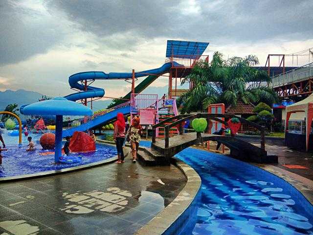 Batu Wonderland WaterPark, 1. Wisata Pantai Batu Bengkung Malang, 2. Wisata Batu Night Spectacular (BNS) Malang, 3. Wisata Jatim Park 1, 4. Wahana Wisata Jatim Park 2 Malang, 5. Alun-alun kota Malang, 6. Wisata Petik Apel Malang, 7. Masjid Tiban Malang, 8. Wisata Alam Air Terjun Coban Rondo Malang, 9. Wahana Wisata Eco Green Park Malang, 10. Wisata Museum Angkut Malang, 11. Wisata Pulau Sempu Malang, 12. Wisata Pantai Balekambang Malang, 13. Objek Wisata Bendungan Karangkates Malang, 14. Wahana Wisata Wendit Water Park Malang, 15. Tempat wisata Alam Selecta Malang, 16. Objek Wisata Agrowisata Wonosari Malang, 17. Wahana Wisata Taman Rekreasi Sengkaling Malang, 18. Wisata Kuliner dan Edukasi di Inggil Museum Resto Malang, 19. Wisata Alam Menikmati Kecantikan Alam Ala Omah kayu Malang, 20. Objek Wisata Uji Adrenalin Wisata Paralayang Malang, 21. Wisata Alam 7 Air Terjun Sumber Pitu Malang, 22. Berwisata Menikmati Keperawanan Pantai Sipelot Malang, 23. Tempat Wisata Edukasi Museum Kesehatan Jiwa Malang, 24. Wisata Alam Sumber Air Krabyakan Malang, 25. Wisata Pantai Ngliyep nan Indah di Malang, 26. Wisata Sejarah di Museum D’Topeng Malang, 27. Objek Wisata Panen Madu di Agro Tawon Rimba Raya Malang, 28. Wisata Sejarah Gerbong Maut di Museum Brawijaya Malang, 29. Wisata Edukasi Museum Malang Tempo Doeloe, 30. Objek Wisata Pemandian Air Panas Cangar Batu Malang, 31. Objek Wisata Secret zoo Kebun Binatang Batu Malang, 32. Tempat Wisata Kuliner Es Krim Legendaris di Toko Oen Malang, 33. Mata Air Sumber Sirah, 34. Coban Nirwana atau Coban Mbok Karimah, 35. Pemandian Kalireco Lawang, 36. Teluk Bidadari, 37. Banyu Anjlok, 38. Wisata Tubing Wringinanom, 39. Coban Tundo, 40. Pantai Kedung Celeng, 41. Air Terjun Coban Pelangi, 42. Gua Lo Bangi, 43. Ndayung Rafting, 44. Waduk Selorejo Malang, 45. Pantai Tiga Warna Malang, 46. Teluk Kletekan Malang, 47. Pantai Lenggoksono Malang, 48. Pantai Bajul Mati Malang, 49. Jawa Timur Park 3, 50. Kampung Warna Warni Jodipan, 51. Candi Badut, 51. Sumber Jenon, 52. Wisata Pujon Kidul, 53. Pantai Sendang Biru, 54. Hawai Waterpark, 55. Pura Luhur Giri Arjuno, 56. Museum Tubuh, 57. Kusuma Waterpark, 58. Candi Songgoriti, 59. Taman Singha Merjosari, 60. Taman Kelinci, 61. Candi Singosari, 62. Pura Luhur Giri Arjuno, 63. Masjid Agung Malang, 64. Masjid Annur Batu, 65. Coban Rais, 66. River Tubing di Sungai Amprong, 67. Sumber Maron, 68. Coban Jahe, 69. Coban Talun, 70. Coban Parang Tejo, 71. Coban Gintung, 72. Coban Sewu, 73. Coban Putri, 74. Rafting Kaliwatu, 75. Sumber Taman, 76. Bukit Bulu, 77. De Tjangkul Batu, 78. Taman Labirin Coban Rondo, 79. Bukit Binglis, 80. Bukit Cinta, 81. Bukit Bintang, 82. Bukit Teletubbies, 83. Bukit Asmoro, 84. Bukit Budug Asu, 85. Pantai Banyu Meneng, 86. Pantai Selok, 87. Pantai Sendiki, 88. Pantai Goa Cina, 89. Pantai Sendang Biru, 90. Pantai Watu Leter, 91. Pantai Wedi Awu, 92. Pantai Jonggring Saloko, 93. Pantai Wedi Putih, 94. Pantai Bangsong, 95. Pantai Teluk Asmoro, 96. Pantai Telok, 97. Pantai Parang Dowo, 98. Pantai Jolangkung, 99. Pantai Tomen
