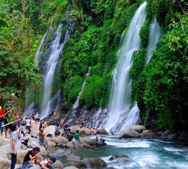 Berwisata ke Air Terjun Curup, 1. Pantai Panjang, 2. Tempat Wisata Sejarah Rumah Pengasingan Bung Karno, 3. Tempat Wisata Sejarah Benteng Marlborough Bengkulu, 4. Tempat Wisata Pantai Tapak Paderi Bengkulu, 5. Berwisata ke Kota Curup Bengkulu, 6. Tempat Wisata Danau Dendam Tak Sudah Bengkulu, 7. Tempat Wisata Danau Mas Harun Bastari Bengkulu, 8. Tempat Wisata Sejarah Museum Negeri Bengkulu, 9. Tempat Wisata Alam Bukit Kaba Bengkulu, 10. Berwisata ke Pulau Tikus Bengkulu, 11. Wisata Alam Sungai Air Berau Bengkulu, 12. Wisata ke Habitat Bunga Rafflesia Arnoldii Bengkulu, 13. Tempat Wisata Pantai Teluk Sepang Bengkulu, 14. Berwisata ke Air Terjun Curup, 15. Tempat Wisata Danau Lebong di Bengkulu Tengah, 16. Tempat Wisata Air Terjun Kepala Curup Bengkulu, 17. Tempat Wisata Air Terjun Sindang Kelingi Bengkulu, 18. Tempat Wisata Kebun Teh Bukit Daun Bengkulu, 19. Tempat Wisata Pantai Lais Bengkulu, 20. Tempat Wisata Air Terjun Curug Sembilan Bengkulu, 21. Objek Wisata Danau Gedang Bengkulu, 22. Tempat Wisata pantai Jakat Bengkulu, 23. Objek Wisata Tugu Thomas Parr Bengkulu, 24. Tempat Wisata Taman Hutan Raya Bengkulu, 25. Wisata ke Pusat Makanan Khas Bengkulu, 26. Berwisata ke Kampung Tua Cina Bengkulu, 27. Tempat Wisata Sungai Air Berau Muko-Muko Bengkulu, 28. Pantai Batung Badoro Muko-Muko Bengkulu, 29. Pantai Air Rami Mukomuko Bengkulu, 30. Danau Nibung Mukomuko Bengkulu, 31. Tempat Wisata Pantai Seluma Bengkulu, 32. Air Terjun Tri Muara Karang, 33. Pantai Sungai Suci, 34. Suban Air Panas Curup, 35. Danau Biru, 36. Pantai Padang Betuah, 37. Curug Mingga, 38. Air Terjun Suban, 39. Pantai Manula, 40. Pantai Linau, 41. Goa Kacamata, 42. Lubuk Sepit Kancing, 43. Pulau Enggano, 44. Arung Jeram Sungai Ketahun, 45. Pantai Bengkenang, 46. Air Terjun Singkai