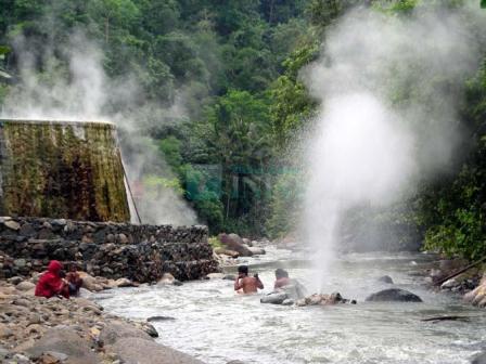 Berendam di Pemandian air panas Cisolok Sukabumi, 1. Wisata Pantai Cibangban, 2. Objek Wisata Goa Buniayu, 3. Tempat Wisata Pantai Ujung Genteng Sukabumi, 4. Wisata Pantai Cimaja, 5. Tempat Wisata Taman Rekreasi Selabintana Sukabumi, 6. Situ Gunung Sukabumi, 7. Kawah Ratu Sukabumi, 8. Rafting di Sungai Citarik, 9. Berwisata ke Kampung Ciptagelar Sukabumi, 10. Objek Wisata Arung Jeram Sungai Cicatih, 11. Tempat Wisata Geopark Ciletuh Sukabumi, 12. Tempat Wisata Situ Sukarame di Sukabumi, 13. Curug Sawer Sukabumi, 14. Wana Wisata Cipelang, Wisata Alam Pegunungan Sukabumi, 15. Objek wisata Pondok Halimun Sukabumi, 16. Objek Wisata Megalitik Cengkuk Sukabumi, 17. Objek Wisata Sumber Air Panas Cikundul Sukabumi, 18. Penangkaran Penyu Hijau di Pantai Pangumbahan, 19. Objek Wisata Alam Curug Cibeureum Sukabumi, 20. Tebing Panenjoan, 21. Objek Wisata Curug Cimarinjung Sukabumi, 22. Liburan ke Pantai Citepus Sukabumi, 23. Pantai Cikembang Sukabumi, 24. Curug Sentral Kebandungan, 25. Pantai Cipanarikan Sukabumi, 26. Pantai Amanda Ratu, 27. Bukit Karang Numpang, 28. Ryzzy Azzahra Waterpark, 29. Waterboom Nagrak, 30. Liburan ke Pantai Cibongkok Sukabumi, 31. Berwisata ke Pantai Ombak Tujuh Sukabumi, 32. Liburan Seru ke Pantai Cibuaya Sukabumi, 33. Rekreasi ke Pantai Karang Hawu Sukabumi, 34. Liburan yang Asyik ke Curug Awang Sukabumi, 35. Objek wisata Curug Cikaso Sukambumi, 36. Liburan Seru ke Curug Cigangsa Sukabumi, 37. Mengunjungi Curug Sentral Kabandungan nan Eksotis, 38. Nyebur ke Curug Sodong yang Adem, 39. Wisata Seru ke Curug Bibijilan Sukabumi, 40. Mengintip Curug Cirajeg yang Tersembunyi, 41. Curug Gentong nan cantik dan menawan, 42. Melihat Keindahan Danau Batu Bacan Sukabumi, 43. Berendam di Pemandian Air Panas Cisolok, 44. Gua Lalay Sukabumi Jawa Barat, 45. Taman Nasional Gunung Halimun Salak Sukabumi, 46. Taman Rekreasi Danau Lido Sukabumi, 47. Pantai Cicaladi, 48. Halimun Adventure Journey, 49. Rumah Fantasi, 50. Bravo Adventure, 51. Karang Aji Beach Villa, 52. Bukit Sabak, 53. Sabana Puncak Pilar, 54. Santa Sea Waterpark, 55. Jembatan Situ Gunung, 56. Geyser Cisolok, 57. Karang Para, 58. Curug Caweni, 59. Wisata Bukit Baros, 60. Camp Bravo, 61. Puncak Peuyeum, 62. Curug Cikanteh Sukabumi