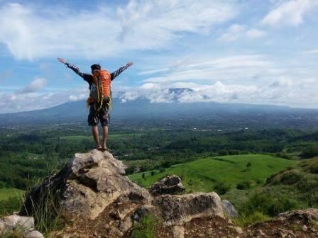 Bukit Karang Numpang Sukabumi, 1. Wisata Pantai Cibangban, 2. Objek Wisata Goa Buniayu, 3. Tempat Wisata Pantai Ujung Genteng Sukabumi, 4. Wisata Pantai Cimaja, 5. Tempat Wisata Taman Rekreasi Selabintana Sukabumi, 6. Situ Gunung Sukabumi, 7. Kawah Ratu Sukabumi, 8. Rafting di Sungai Citarik, 9. Berwisata ke Kampung Ciptagelar Sukabumi, 10. Objek Wisata Arung Jeram Sungai Cicatih, 11. Tempat Wisata Geopark Ciletuh Sukabumi, 12. Tempat Wisata Situ Sukarame di Sukabumi, 13. Curug Sawer Sukabumi, 14. Wana Wisata Cipelang, Wisata Alam Pegunungan Sukabumi, 15. Objek wisata Pondok Halimun Sukabumi, 16. Objek Wisata Megalitik Cengkuk Sukabumi, 17. Objek Wisata Sumber Air Panas Cikundul Sukabumi, 18. Penangkaran Penyu Hijau di Pantai Pangumbahan, 19. Objek Wisata Alam Curug Cibeureum Sukabumi, 20. Tebing Panenjoan, 21. Objek Wisata Curug Cimarinjung Sukabumi, 22. Liburan ke Pantai Citepus Sukabumi, 23. Pantai Cikembang Sukabumi, 24. Curug Sentral Kebandungan, 25. Pantai Cipanarikan Sukabumi, 26. Pantai Amanda Ratu, 27. Bukit Karang Numpang, 28. Ryzzy Azzahra Waterpark, 29. Waterboom Nagrak, 30. Liburan ke Pantai Cibongkok Sukabumi, 31. Berwisata ke Pantai Ombak Tujuh Sukabumi, 32. Liburan Seru ke Pantai Cibuaya Sukabumi, 33. Rekreasi ke Pantai Karang Hawu Sukabumi, 34. Liburan yang Asyik ke Curug Awang Sukabumi, 35. Objek wisata Curug Cikaso Sukambumi, 36. Liburan Seru ke Curug Cigangsa Sukabumi, 37. Mengunjungi Curug Sentral Kabandungan nan Eksotis, 38. Nyebur ke Curug Sodong yang Adem, 39. Wisata Seru ke Curug Bibijilan Sukabumi, 40. Mengintip Curug Cirajeg yang Tersembunyi, 41. Curug Gentong nan cantik dan menawan, 42. Melihat Keindahan Danau Batu Bacan Sukabumi, 43. Berendam di Pemandian Air Panas Cisolok, 44. Gua Lalay Sukabumi Jawa Barat, 45. Taman Nasional Gunung Halimun Salak Sukabumi, 46. Taman Rekreasi Danau Lido Sukabumi, 47. Pantai Cicaladi, 48. Halimun Adventure Journey, 49. Rumah Fantasi, 50. Bravo Adventure, 51. Karang Aji Beach Villa, 52. Bukit Sabak, 53. Sabana Puncak Pilar, 54. Santa Sea Waterpark, 55. Jembatan Situ Gunung, 56. Geyser Cisolok, 57. Karang Para, 58. Curug Caweni, 59. Wisata Bukit Baros, 60. Camp Bravo, 61. Puncak Peuyeum, 62. Curug Cikanteh Sukabumi