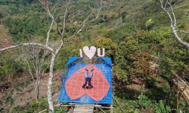 Bukit Palahlar via IG @luthfirafiff_, 1. Wisata Gunung Papandayan , 2. Wisata Gunung Cikuray , 3. Wisata Gunung Guntur , 4. Tempat Wisata Situ Bagendit di Garut , 5. Wisata Situ dan Candi Cangkuang , 6. Wisata Pemandian Air Panas Cipanas, 7. Wisata Pemandian Air Panas Darajat , 8. Wisata Kawah Putih Talaga Bodas , 9. Wisata Arung Jeram Sungai Cimanuk , 10. Wisata Tebing Alam Batu Tumpang , 11. Wisata Pantai Santolo , 12. Wisata Pantai Sayang Heulang , 13. Wisata Pantai Rancabuaya , 14. Tempat Wisata Taman Satwa Cikembulan di Garut , 15. Wisata Curug Citiis , 16. Wisata Curug Orok , 17. Pantai Puncak Guha di Garut, 18. Wisata Pantai Cijeruk Indah, 19. Wisata Pantai Karang Paranje, 20. Kampung Sampireun, 21. Sabda Alam Cipanas, 22. Kawah Darajat Garut, 23. Curug Cimandi Racun, 24. Curug Sang Hyang Taraje, 25. Kebun Mawar Situhapa Garut, 26. Kawah Kamojang, 27. Pantai Cicalobak, 28. Pantai Taman Manalusu, 29. Perkebunan Teh Dayeuh Manggung, 30. Kolam Air Panas Cikarees, 31. Bukit Pilar Angin, 32. Leuweung Oko D’Great, 33. Leuwi Tonjong, 34. Bukit Palahlar, 35. Bukit Nangklak, 36. Pusat Konservasi Elang Kamojang, 37. Curug Cikawung, 38. Curug Cibadak, 39. Batu Patapaan, 40. Gunung Piramida Sadahurip, 41. Curug Nyogong, 42. Leuwi Korsi, 43. Leuwi Jurig, 44. Leuwi Jubleg, 45. Bukit Teletubbies Pasir Pogor, 46. Karacak Valley, 47. Cilopang Adventure Camp, 48. Papandayan Leisure Park, 49. River Tubing Cikaengan, 50. Curug Batu Nyusun, 51. Curug Ciarjuna, 52. Hutan Mati Gunung Papandayan