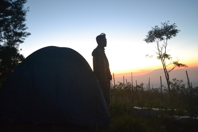 Bukit Petung, 1. Tempat Wisata Sejarah Candi Prambanan Klaten, 2. Tempat Wisata Air Umbul Ponggok Klaten, 3. Obyek Wisata Mata Air Cokro Tulung Klaten, 4. River Boarding di Kali Pusur Klaten, 5. Obyek Wisata Air Umbul Jolotundo Klaten, 6. Obyek Wisata Air Lepen Kencana Klaten, 7. Objek Wisata Air Umbul Kapilaler Klaten, 8. Wahana Liburan Galuh Tirto Nirmolo Klaten, 9. Tempat Wisata Kuliner Warung Apung Rowo Jombor Klaten, 10. Tempat Wisata Sejarah Candi Merak Klaten, 11. Wisata Museum Gula Gondang Winangoen Klaten, 12. Wisata Budaya Perajin tanduk kerbau Keprabon Klaten, 13. Tempat Wisata Alam Puncak Clongop Klaten, 14. Tempat Wisata Sejarah Candi Lumbung Klaten, 15. Tempat Wisata Sejarah Candi Sewu Klaten, 16. Ziarah ke Makam Sunan Pandanaran Klaten, 17. Candi Plaosan, 18. Taman Lampion Klaten, 19. Deles Indah, 20. Pemandian Lumban Tirto, 21. Umbul Manten, 22. Candi Sojiwan, 23. Umbul Tirto Mulyono dan Tirto Mulyani, 24. Hutan Kota Gergunung, 25. Candi Bubrah, 26. Candi Gana, 27. Kebun Rambutan Desa Tulung, 28. Bukit Sidoguro, 29. Bukit Petung, 30. Taman 1000 Pelangi, 31. Gunung Watu Prahu, 32. Agrowisata Bonsai, 33. Taman Kamboja Klaten, 34. Umbul Nilo, 35. Umbul Gedaren, 36. Embung Tirto Mulyo, 37. Curug Indah Tegalrejo, 38. Sendang Gemuling, 39. Wisata Kali Talang, 40. Taman Bunga Kebon Asri, 41. Bukit Cinta Klaten