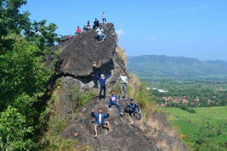 Bukit Rangkok Pagerwangi, 1. Pemandian Air Panas Guci, 2. Pantai Purwahamba Indah, 3. Tirta Waduk Cacaban , 4. Agro Wisata Loco Antik , 5. Curug Cantel Bumijawa, 6. Curug Putri , 7. Pantai Alam Indah, 8. Bahari Waterpark Tegal, 9. Wana Wisata Clirit View, 10. Rita Park, 11. Alun-alun Kota Tegal, 12. Taman Rakyat Slawi Ayu, 13. Guci Forest, 14. Sulaku Bumijawa Park, 15. Taman Anggrek Tuwel Guci, 16. Guciku Hot Waterboom, 17. The Baron Hill of Guci, 18. Waterboom Yogya, 19. Konsorsium Rumah Wayang, 20. Bukit Goa Lawa atau Bukit Batu Agung, 21. Danau Beko Margasari, 22. Jembatan Gantung Danawarih, 23. Kawasan Konservasi Karang Jeruk, 24. Wisata Kesehatan Jamu (WKJ) Kalibakung, 25. Monumen Bahari, 26. Curug Pitu Margasari, 27. Situs Manusia Purba Semedo, 28. Pantai Muarareja Indah, 29. Taman Poci, 30. Curug Jejeg, 31. Curug Luhur, 32. Curug Kembar, 33. Kolam Renang Samudra Slawi, 34. Bukit Rangkok Pagerwangi, 35. Kebun Melati Maribaya, 36. Curug Penganten, 37. Pacific Mall, 38. Bukit Bintang Guci, 39. Curug Sentul Cawitali, 40. Curug Jedor Guci, 41. Curug Longan, 42. Kolam Renang Hj. Muriyah Slawi, 43. Telaga Air Cempaka, 44. Gunung Tanjung