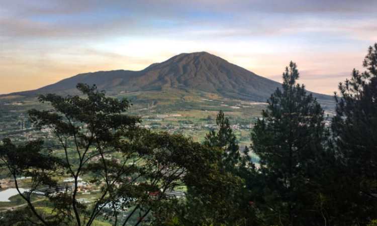 Bukit Sabak via IG @ordinaryjoe16, 1. Wisata Pantai Cibangban, 2. Objek Wisata Goa Buniayu, 3. Tempat Wisata Pantai Ujung Genteng Sukabumi, 4. Wisata Pantai Cimaja, 5. Tempat Wisata Taman Rekreasi Selabintana Sukabumi, 6. Situ Gunung Sukabumi, 7. Kawah Ratu Sukabumi, 8. Rafting di Sungai Citarik, 9. Berwisata ke Kampung Ciptagelar Sukabumi, 10. Objek Wisata Arung Jeram Sungai Cicatih, 11. Tempat Wisata Geopark Ciletuh Sukabumi, 12. Tempat Wisata Situ Sukarame di Sukabumi, 13. Curug Sawer Sukabumi, 14. Wana Wisata Cipelang, Wisata Alam Pegunungan Sukabumi, 15. Objek wisata Pondok Halimun Sukabumi, 16. Objek Wisata Megalitik Cengkuk Sukabumi, 17. Objek Wisata Sumber Air Panas Cikundul Sukabumi, 18. Penangkaran Penyu Hijau di Pantai Pangumbahan, 19. Objek Wisata Alam Curug Cibeureum Sukabumi, 20. Tebing Panenjoan, 21. Objek Wisata Curug Cimarinjung Sukabumi, 22. Liburan ke Pantai Citepus Sukabumi, 23. Pantai Cikembang Sukabumi, 24. Curug Sentral Kebandungan, 25. Pantai Cipanarikan Sukabumi, 26. Pantai Amanda Ratu, 27. Bukit Karang Numpang, 28. Ryzzy Azzahra Waterpark, 29. Waterboom Nagrak, 30. Liburan ke Pantai Cibongkok Sukabumi, 31. Berwisata ke Pantai Ombak Tujuh Sukabumi, 32. Liburan Seru ke Pantai Cibuaya Sukabumi, 33. Rekreasi ke Pantai Karang Hawu Sukabumi, 34. Liburan yang Asyik ke Curug Awang Sukabumi, 35. Objek wisata Curug Cikaso Sukambumi, 36. Liburan Seru ke Curug Cigangsa Sukabumi, 37. Mengunjungi Curug Sentral Kabandungan nan Eksotis, 38. Nyebur ke Curug Sodong yang Adem, 39. Wisata Seru ke Curug Bibijilan Sukabumi, 40. Mengintip Curug Cirajeg yang Tersembunyi, 41. Curug Gentong nan cantik dan menawan, 42. Melihat Keindahan Danau Batu Bacan Sukabumi, 43. Berendam di Pemandian Air Panas Cisolok, 44. Gua Lalay Sukabumi Jawa Barat, 45. Taman Nasional Gunung Halimun Salak Sukabumi, 46. Taman Rekreasi Danau Lido Sukabumi, 47. Pantai Cicaladi, 48. Halimun Adventure Journey, 49. Rumah Fantasi, 50. Bravo Adventure, 51. Karang Aji Beach Villa, 52. Bukit Sabak, 53. Sabana Puncak Pilar, 54. Santa Sea Waterpark, 55. Jembatan Situ Gunung, 56. Geyser Cisolok, 57. Karang Para, 58. Curug Caweni, 59. Wisata Bukit Baros, 60. Camp Bravo, 61. Puncak Peuyeum, 62. Curug Cikanteh Sukabumi