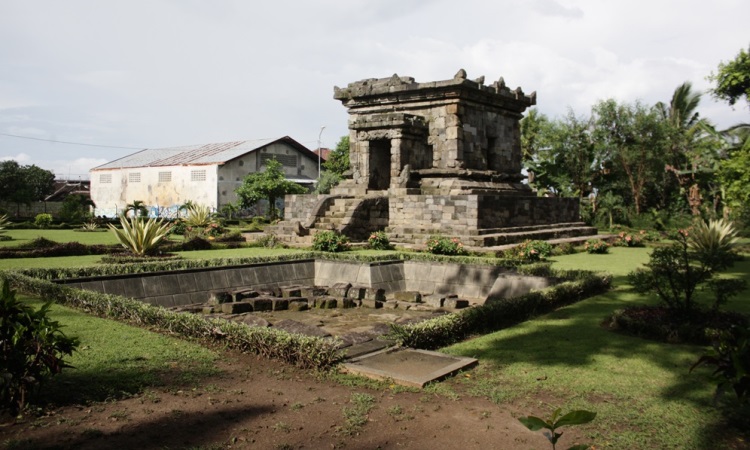 Candi Badut via Merdeka, 1. Wisata Pantai Batu Bengkung Malang, 2. Wisata Batu Night Spectacular (BNS) Malang, 3. Wisata Jatim Park 1, 4. Wahana Wisata Jatim Park 2 Malang, 5. Alun-alun kota Malang, 6. Wisata Petik Apel Malang, 7. Masjid Tiban Malang, 8. Wisata Alam Air Terjun Coban Rondo Malang, 9. Wahana Wisata Eco Green Park Malang, 10. Wisata Museum Angkut Malang, 11. Wisata Pulau Sempu Malang, 12. Wisata Pantai Balekambang Malang, 13. Objek Wisata Bendungan Karangkates Malang, 14. Wahana Wisata Wendit Water Park Malang, 15. Tempat wisata Alam Selecta Malang, 16. Objek Wisata Agrowisata Wonosari Malang, 17. Wahana Wisata Taman Rekreasi Sengkaling Malang, 18. Wisata Kuliner dan Edukasi di Inggil Museum Resto Malang, 19. Wisata Alam Menikmati Kecantikan Alam Ala Omah kayu Malang, 20. Objek Wisata Uji Adrenalin Wisata Paralayang Malang, 21. Wisata Alam 7 Air Terjun Sumber Pitu Malang, 22. Berwisata Menikmati Keperawanan Pantai Sipelot Malang, 23. Tempat Wisata Edukasi Museum Kesehatan Jiwa Malang, 24. Wisata Alam Sumber Air Krabyakan Malang, 25. Wisata Pantai Ngliyep nan Indah di Malang, 26. Wisata Sejarah di Museum D’Topeng Malang, 27. Objek Wisata Panen Madu di Agro Tawon Rimba Raya Malang, 28. Wisata Sejarah Gerbong Maut di Museum Brawijaya Malang, 29. Wisata Edukasi Museum Malang Tempo Doeloe, 30. Objek Wisata Pemandian Air Panas Cangar Batu Malang, 31. Objek Wisata Secret zoo Kebun Binatang Batu Malang, 32. Tempat Wisata Kuliner Es Krim Legendaris di Toko Oen Malang, 33. Mata Air Sumber Sirah, 34. Coban Nirwana atau Coban Mbok Karimah, 35. Pemandian Kalireco Lawang, 36. Teluk Bidadari, 37. Banyu Anjlok, 38. Wisata Tubing Wringinanom, 39. Coban Tundo, 40. Pantai Kedung Celeng, 41. Air Terjun Coban Pelangi, 42. Gua Lo Bangi, 43. Ndayung Rafting, 44. Waduk Selorejo Malang, 45. Pantai Tiga Warna Malang, 46. Teluk Kletekan Malang, 47. Pantai Lenggoksono Malang, 48. Pantai Bajul Mati Malang, 49. Jawa Timur Park 3, 50. Kampung Warna Warni Jodipan, 51. Candi Badut, 51. Sumber Jenon, 52. Wisata Pujon Kidul, 53. Pantai Sendang Biru, 54. Hawai Waterpark, 55. Pura Luhur Giri Arjuno, 56. Museum Tubuh, 57. Kusuma Waterpark, 58. Candi Songgoriti, 59. Taman Singha Merjosari, 60. Taman Kelinci, 61. Candi Singosari, 62. Pura Luhur Giri Arjuno, 63. Masjid Agung Malang, 64. Masjid Annur Batu, 65. Coban Rais, 66. River Tubing di Sungai Amprong, 67. Sumber Maron, 68. Coban Jahe, 69. Coban Talun, 70. Coban Parang Tejo, 71. Coban Gintung, 72. Coban Sewu, 73. Coban Putri, 74. Rafting Kaliwatu, 75. Sumber Taman, 76. Bukit Bulu, 77. De Tjangkul Batu, 78. Taman Labirin Coban Rondo, 79. Bukit Binglis, 80. Bukit Cinta, 81. Bukit Bintang, 82. Bukit Teletubbies, 83. Bukit Asmoro, 84. Bukit Budug Asu, 85. Pantai Banyu Meneng, 86. Pantai Selok, 87. Pantai Sendiki, 88. Pantai Goa Cina, 89. Pantai Sendang Biru, 90. Pantai Watu Leter, 91. Pantai Wedi Awu, 92. Pantai Jonggring Saloko, 93. Pantai Wedi Putih, 94. Pantai Bangsong, 95. Pantai Teluk Asmoro, 96. Pantai Telok, 97. Pantai Parang Dowo, 98. Pantai Jolangkung, 99. Pantai Tomen