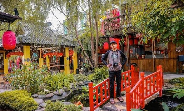 Chinatown Bandung, 1. Gunung Tangkuban Perahu, 2. Trans Studio Bandung, 3. Wisata Kawah Putih Ciwidey, 4. Curug Dago di Bandung, 5. Wisata Belanja Pasar Baru di Bandung, 6. Wisata Edukasi Observatorium Bosscha di Bandung, 7. Wisata Alam Danau Situ Patenggang di Bandung, 8. Wisata Air Panas Ciater, 9. Wisata Kampung Gajah di Bandung (Tutup Permanen), 10. Tempat Wisata Kebun Binatang di Bandung, 11. Wisata Rumah Mode Bandung, 12. Wisata Seni Saung Angklung Udjo Di Bandung, 13. Wisata Edukasi Museum Geologi Bandung, 14. Paskal Food Market, 15. Rumah Strawberry Ciwidey, 16. Cihampelas Walk, 17. Museum Konferensi Asia Afrika, 18. Museum Sri Baduga Bandung, 19. Taman Lalu Lintas Ade Irma Suryani, 20. Kolam Renang Karang Setra, 21. Taman Wisata Alam Maribaya, 22. Kawasan Punclut Bandung Utara, 23. Kebun Bunga Cihideung, 24. Tempat Wisata De’Ranch, 25. Wisata Kuliner Floating Market, 26. Perkebunan Teh Rancabali, 27. Wisata Air Panas Ciwalini, 28. Wisata Bumi Perkemahan Ranca Upas, 29. Little Seoul Bandung, 30. Dusun Bambu Lembang, 31. Taman Hutan Raya Ir Djuanda, 32. Curug Upas, 33. Ciwidey Valley Resort, 34. Sendang Kahuripan, 35. Situ Cileunca, 36. Taman Balai Kota, 37. Gunung Puntang, 38. Stone Garden, 39. Chinatown Bandung, 40. Bird Pavilion, 41. Curug Malela, 42. Tebing Keraton, 43. Puncak Bintang, 44. Amazing Art World, 45. Street Gourmet, 46. Curug Cimahi, 47. Tafso Barn, 48. Sanghyang Heuleut, 49. The Great Asia Afrika, 50. Tebing Citatah, 51. Jalan Braga, 52. D’Dieuland, 53. Jembatan Kereta Api Cikudapateuh Ciwidey, 54. Upside Down World Bandung, 55. Orchid Forest Cikole, 56. Kebun Teh Sukawana, 57. Kampoeng Tulip, 58. Kampung Pasir Ipis, 59. Kebun Bunga Begonia, 60. Wisata Grafika Cikole, 61. Pine Forest Camp Lembang, 62. The Lodge Maribaya, 63. Farm House Susu Lembang, 64. Glamping Lakeside, 65. Curug Keraton Cibodas, 66. Curug Layung Lembang, 67. Curug Tilu Leuwi Opat, 68. Jendela Alam, 69. Ciwangun Indah Camp (CIC) Lembang, 70. Taman Miniatur Kereta Api, 71. Lereng Anteng Panoramic Coffee, 72. Gunung Putri Lembang, 73. Kawasan Berkuda Ganesha H Equestrian, 74. Bukit Labyrinth Ganesha H Equestrian, 75. Bukit Pangjebolan Lembang, 76. Argowisata Kawah Rengganis, 77. Pemandian Air Panas Ciwalini, 78. Curug Cipanji Bandung, 79. Wisata Air Curug Tilu, 80. Bukit Jamur Rancabolang Ciwidey, 81. Barusen Hills, 82. Kampung Cai Rancaupas, 83. Bumi Perkemahan Ranca Cangkuang, 84. Cimanggu Hot Spring & Cottage, 85. Taman Kelinci Ciwidey, 86. Danau eMTe Highland Resort, 87. Green Hill Park TWA Cimanggu