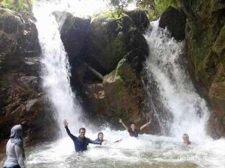 Curug Kembar via Detik, 1. Tempat Wisata di puncak – Curug Panjang, 2. Tempat Wisata di puncak – Taman Wisata Matahari, 3. Tempat Wisata di puncak – Taman Riung Gunung, 4. Tempat Wisata di puncak – Curug Cilember, 5. Tempat Wisata di puncak – Telaga Warna, 6. Tempat Wisata di puncak – Desa Wisata Pancawati, 7. Tempat Wisata di puncak – Curug Kembar, 8. Tempat Wisata di puncak – Taman Safari, 9. Tempat Wisata di puncak – Curug Cibeureum, 10. Tempat Wisata di puncak – Istana Presiden Cipanas, 11. Tempat Wisata di puncak – Melrimba Garden, 12. Tempat Wisata di puncak – Kebun Wisata Inkarla, 13. Taman Nasional Gunung Gede Pangrango, 14. Tempat Wisata di puncak – Agro Wisata Gunung Mas, 15. Tempat Wisata di puncak – Wisata Citamiang, 16. Little Venice Kota Bunga, 17. Tempat Wisata di puncak – Seruni Tematik Hotel, 18. Pusat Pendidikan Konservasi Alam Bodogol, 19. Tempat Wisata di Puncak – Taman Rekreasi Lido, 21. Wisata Desa Kampung Bambu Puncak Bogor, 22. Warso Farm Puncak Bogor, 23. Taman Wisata Air Panas Tirta Sanita Ciseeng, 24. Cimory Riverside, 25. Pondok Rasamala, 26. Kebun Raya Cibodas, 27. Penangkaran Rusa Giri Jaya Cariu, 28. Bukit Gantole Puncak, 29. Curug Hordeng, 30. Bukit Alesano, 31. Leuwi Lieuk, 32. Gunung Pancar, 33. Taman Bunga Nusantara, 34. Curug Cibaliung, 35. Telaga Biru Cipanas, 36. Menginap di Puncak Pass Resort dengan View Pemandangan yang Indah, 37. Wisata Religi di Masjid At-Ta’awun
