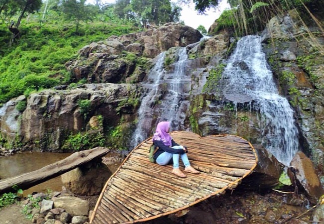 Curug Keraton Cibodas, 1. Gunung Tangkuban Perahu, 2. Trans Studio Bandung, 3. Wisata Kawah Putih Ciwidey, 4. Curug Dago di Bandung, 5. Wisata Belanja Pasar Baru di Bandung, 6. Wisata Edukasi Observatorium Bosscha di Bandung, 7. Wisata Alam Danau Situ Patenggang di Bandung, 8. Wisata Air Panas Ciater, 9. Wisata Kampung Gajah di Bandung (Tutup Permanen), 10. Tempat Wisata Kebun Binatang di Bandung, 11. Wisata Rumah Mode Bandung, 12. Wisata Seni Saung Angklung Udjo Di Bandung, 13. Wisata Edukasi Museum Geologi Bandung, 14. Paskal Food Market, 15. Rumah Strawberry Ciwidey, 16. Cihampelas Walk, 17. Museum Konferensi Asia Afrika, 18. Museum Sri Baduga Bandung, 19. Taman Lalu Lintas Ade Irma Suryani, 20. Kolam Renang Karang Setra, 21. Taman Wisata Alam Maribaya, 22. Kawasan Punclut Bandung Utara, 23. Kebun Bunga Cihideung, 24. Tempat Wisata De’Ranch, 25. Wisata Kuliner Floating Market, 26. Perkebunan Teh Rancabali, 27. Wisata Air Panas Ciwalini, 28. Wisata Bumi Perkemahan Ranca Upas, 29. Little Seoul Bandung, 30. Dusun Bambu Lembang, 31. Taman Hutan Raya Ir Djuanda, 32. Curug Upas, 33. Ciwidey Valley Resort, 34. Sendang Kahuripan, 35. Situ Cileunca, 36. Taman Balai Kota, 37. Gunung Puntang, 38. Stone Garden, 39. Chinatown Bandung, 40. Bird Pavilion, 41. Curug Malela, 42. Tebing Keraton, 43. Puncak Bintang, 44. Amazing Art World, 45. Street Gourmet, 46. Curug Cimahi, 47. Tafso Barn, 48. Sanghyang Heuleut, 49. The Great Asia Afrika, 50. Tebing Citatah, 51. Jalan Braga, 52. D’Dieuland, 53. Jembatan Kereta Api Cikudapateuh Ciwidey, 54. Upside Down World Bandung, 55. Orchid Forest Cikole, 56. Kebun Teh Sukawana, 57. Kampoeng Tulip, 58. Kampung Pasir Ipis, 59. Kebun Bunga Begonia, 60. Wisata Grafika Cikole, 61. Pine Forest Camp Lembang, 62. The Lodge Maribaya, 63. Farm House Susu Lembang, 64. Glamping Lakeside, 65. Curug Keraton Cibodas, 66. Curug Layung Lembang, 67. Curug Tilu Leuwi Opat, 68. Jendela Alam, 69. Ciwangun Indah Camp (CIC) Lembang, 70. Taman Miniatur Kereta Api, 71. Lereng Anteng Panoramic Coffee, 72. Gunung Putri Lembang, 73. Kawasan Berkuda Ganesha H Equestrian, 74. Bukit Labyrinth Ganesha H Equestrian, 75. Bukit Pangjebolan Lembang, 76. Argowisata Kawah Rengganis, 77. Pemandian Air Panas Ciwalini, 78. Curug Cipanji Bandung, 79. Wisata Air Curug Tilu, 80. Bukit Jamur Rancabolang Ciwidey, 81. Barusen Hills, 82. Kampung Cai Rancaupas, 83. Bumi Perkemahan Ranca Cangkuang, 84. Cimanggu Hot Spring & Cottage, 85. Taman Kelinci Ciwidey, 86. Danau eMTe Highland Resort, 87. Green Hill Park TWA Cimanggu