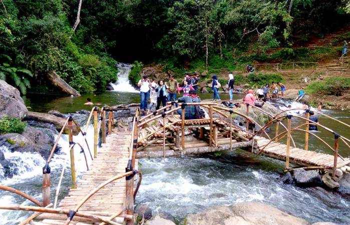Curug Layung Lembang, 1. Gunung Tangkuban Perahu, 2. Trans Studio Bandung, 3. Wisata Kawah Putih Ciwidey, 4. Curug Dago di Bandung, 5. Wisata Belanja Pasar Baru di Bandung, 6. Wisata Edukasi Observatorium Bosscha di Bandung, 7. Wisata Alam Danau Situ Patenggang di Bandung, 8. Wisata Air Panas Ciater, 9. Wisata Kampung Gajah di Bandung (Tutup Permanen), 10. Tempat Wisata Kebun Binatang di Bandung, 11. Wisata Rumah Mode Bandung, 12. Wisata Seni Saung Angklung Udjo Di Bandung, 13. Wisata Edukasi Museum Geologi Bandung, 14. Paskal Food Market, 15. Rumah Strawberry Ciwidey, 16. Cihampelas Walk, 17. Museum Konferensi Asia Afrika, 18. Museum Sri Baduga Bandung, 19. Taman Lalu Lintas Ade Irma Suryani, 20. Kolam Renang Karang Setra, 21. Taman Wisata Alam Maribaya, 22. Kawasan Punclut Bandung Utara, 23. Kebun Bunga Cihideung, 24. Tempat Wisata De’Ranch, 25. Wisata Kuliner Floating Market, 26. Perkebunan Teh Rancabali, 27. Wisata Air Panas Ciwalini, 28. Wisata Bumi Perkemahan Ranca Upas, 29. Little Seoul Bandung, 30. Dusun Bambu Lembang, 31. Taman Hutan Raya Ir Djuanda, 32. Curug Upas, 33. Ciwidey Valley Resort, 34. Sendang Kahuripan, 35. Situ Cileunca, 36. Taman Balai Kota, 37. Gunung Puntang, 38. Stone Garden, 39. Chinatown Bandung, 40. Bird Pavilion, 41. Curug Malela, 42. Tebing Keraton, 43. Puncak Bintang, 44. Amazing Art World, 45. Street Gourmet, 46. Curug Cimahi, 47. Tafso Barn, 48. Sanghyang Heuleut, 49. The Great Asia Afrika, 50. Tebing Citatah, 51. Jalan Braga, 52. D’Dieuland, 53. Jembatan Kereta Api Cikudapateuh Ciwidey, 54. Upside Down World Bandung, 55. Orchid Forest Cikole, 56. Kebun Teh Sukawana, 57. Kampoeng Tulip, 58. Kampung Pasir Ipis, 59. Kebun Bunga Begonia, 60. Wisata Grafika Cikole, 61. Pine Forest Camp Lembang, 62. The Lodge Maribaya, 63. Farm House Susu Lembang, 64. Glamping Lakeside, 65. Curug Keraton Cibodas, 66. Curug Layung Lembang, 67. Curug Tilu Leuwi Opat, 68. Jendela Alam, 69. Ciwangun Indah Camp (CIC) Lembang, 70. Taman Miniatur Kereta Api, 71. Lereng Anteng Panoramic Coffee, 72. Gunung Putri Lembang, 73. Kawasan Berkuda Ganesha H Equestrian, 74. Bukit Labyrinth Ganesha H Equestrian, 75. Bukit Pangjebolan Lembang, 76. Argowisata Kawah Rengganis, 77. Pemandian Air Panas Ciwalini, 78. Curug Cipanji Bandung, 79. Wisata Air Curug Tilu, 80. Bukit Jamur Rancabolang Ciwidey, 81. Barusen Hills, 82. Kampung Cai Rancaupas, 83. Bumi Perkemahan Ranca Cangkuang, 84. Cimanggu Hot Spring & Cottage, 85. Taman Kelinci Ciwidey, 86. Danau eMTe Highland Resort, 87. Green Hill Park TWA Cimanggu
