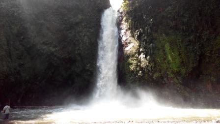 Curug Luhur, 1. Curug Cilember, 2. Curug Cipamingkis, 3. Curug Love, 4. Curug Ngumpet, 5. Curug Ciherang, 6. Curug Ciputri, 7. Curug Putri Kencana, 8. Curug Bidadari, 9. Curug Cibulao, 10. Curug Seribu, 11. Curug Hordeng, 12. Curug Cikuluwung, 13. Curug Leuwi Lieuk, 14. Curug Panjang, 15. Curug Naga, 16. Curug Cikaracak, 17. Curug Leuwi Cibaliung, 18. Curug Barong, 19. Curug Cigamea, 20. Curug Balong Endah, 21. Curug Luhur, 22. Curug Kiara