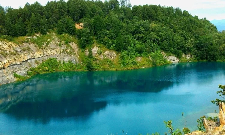 Danau Biru via Tmladventur.blogspotcom, 1. Pantai Panjang, 2. Tempat Wisata Sejarah Rumah Pengasingan Bung Karno, 3. Tempat Wisata Sejarah Benteng Marlborough Bengkulu, 4. Tempat Wisata Pantai Tapak Paderi Bengkulu, 5. Berwisata ke Kota Curup Bengkulu, 6. Tempat Wisata Danau Dendam Tak Sudah Bengkulu, 7. Tempat Wisata Danau Mas Harun Bastari Bengkulu, 8. Tempat Wisata Sejarah Museum Negeri Bengkulu, 9. Tempat Wisata Alam Bukit Kaba Bengkulu, 10. Berwisata ke Pulau Tikus Bengkulu, 11. Wisata Alam Sungai Air Berau Bengkulu, 12. Wisata ke Habitat Bunga Rafflesia Arnoldii Bengkulu, 13. Tempat Wisata Pantai Teluk Sepang Bengkulu, 14. Berwisata ke Air Terjun Curup, 15. Tempat Wisata Danau Lebong di Bengkulu Tengah, 16. Tempat Wisata Air Terjun Kepala Curup Bengkulu, 17. Tempat Wisata Air Terjun Sindang Kelingi Bengkulu, 18. Tempat Wisata Kebun Teh Bukit Daun Bengkulu, 19. Tempat Wisata Pantai Lais Bengkulu, 20. Tempat Wisata Air Terjun Curug Sembilan Bengkulu, 21. Objek Wisata Danau Gedang Bengkulu, 22. Tempat Wisata pantai Jakat Bengkulu, 23. Objek Wisata Tugu Thomas Parr Bengkulu, 24. Tempat Wisata Taman Hutan Raya Bengkulu, 25. Wisata ke Pusat Makanan Khas Bengkulu, 26. Berwisata ke Kampung Tua Cina Bengkulu, 27. Tempat Wisata Sungai Air Berau Muko-Muko Bengkulu, 28. Pantai Batung Badoro Muko-Muko Bengkulu, 29. Pantai Air Rami Mukomuko Bengkulu, 30. Danau Nibung Mukomuko Bengkulu, 31. Tempat Wisata Pantai Seluma Bengkulu, 32. Air Terjun Tri Muara Karang, 33. Pantai Sungai Suci, 34. Suban Air Panas Curup, 35. Danau Biru, 36. Pantai Padang Betuah, 37. Curug Mingga, 38. Air Terjun Suban, 39. Pantai Manula, 40. Pantai Linau, 41. Goa Kacamata, 42. Lubuk Sepit Kancing, 43. Pulau Enggano, 44. Arung Jeram Sungai Ketahun, 45. Pantai Bengkenang, 46. Air Terjun Singkai