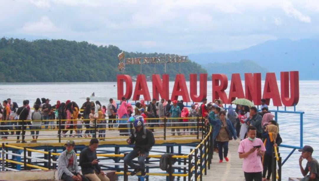 Danau Ranau, 1. Obyek Wisata Jembatan Ampera dan Sungai Musi di Palembang, 2. Tempat Wisata Religi Masjid Cheng Hoo Palembang, 3. Obyek Wisata Bukit Siguntang di Palembang, 4. Tempat Wisata Sejarah Museum Sultan Mahmud Badaruddin II Palembang, 5. Tempat Wisata Sejarah Benteng Kuto Besak di Palembang, 6. Wisata Religi Masjid Agung Sultan Mahmud Badaruddin I Palembang, 7. Objek Wisata Gedung Kantor Walikota Palembang, 8. Tempat Wisata Keluarga Kembang Iwak Family Park di Palembang, 9. Tempat Wisata Alam Hutan Punti Kayu di Palembang, 10. Tempat Wisata Sejarah Taman Purbakala Kerajaan Sriwijaya di Palembang, 11. Tempat Wisata Kuliner Kampung Kapitan di Palembang, 12. Objek Wisata Monumen perjuangan rakyat Palembang, 13. Obyek Wisata Pulau Kemaro di Palembang, 14. Tempat Wisata Alam Air Terjun Lematang Indah , 15. Obyek Wisata Gunung Dempo, 16. Tempat Wisata Alam Air Terjun Bidadari di Lahat, 17. Obyek Wisata Alam Air Terjun Maung (Curup Maung), 18. Tempat Wisata Kuliner Terkenal Martabak HAR di Palembang, 19. Tempat Wisata Kuliner Pempek Candy di Palembang, 20. Tempat Wisata Kuliner Pempek SAGA di Palembang, 21. Arung Jeram Sungai Manna, 22. Waterboom OPI Jakabaring, 23. The Amanzi Waterpark CitraGrand City, 24. Fantasy Island Palembang, 25. Danau Ranau, 26. Kolam Renang Lumban Tirta, 27. Museum Negeri Balaputra Dewa, 28. Kampung Arab Palembang, 29. Rumah Rakit Sungai Musi, 30. Palembang Bird Park, 31. Pelabuhan Tanjung Api-Api, 32. Masjid Lawang Kidul, 33. Tangga 2001, 34. Tugu Belido, 35. Kopi Roda, 36. Bayt Al-Quran Raksasa, 37. Sungai Gerong, 38. Goa Putri, 39. Sekanak Sidewalk, 40. Danau OPI, 41. Museum Tekstil Palembang, 42. Waterpark Danau Tanah Mas, 43. Taman Pelangi, 44. Bukit Golf, 45. Klenteng Chandra Nadi, 46. G Art Studio, 47. Pulau Maspari, 48. Gelora Sriwijaya, 49. Warung Apung Sungai Musi, 50. Air Terjun Kematang Indah, 51. Kebun Teh Dempo