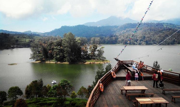 Danau Situ Patenggang di Bandung