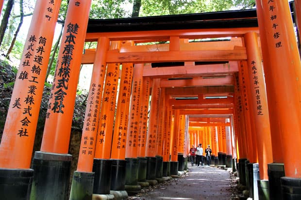 Fushimi Inari Shrine via Willflyfood, Tempat Wisata di Jepang yang Wajib Dikunjungi, Tempat Wisata di Jepang lainnya, Tempat Wisata di Hiroshima, Tempat Wisata di Osaka Jepang