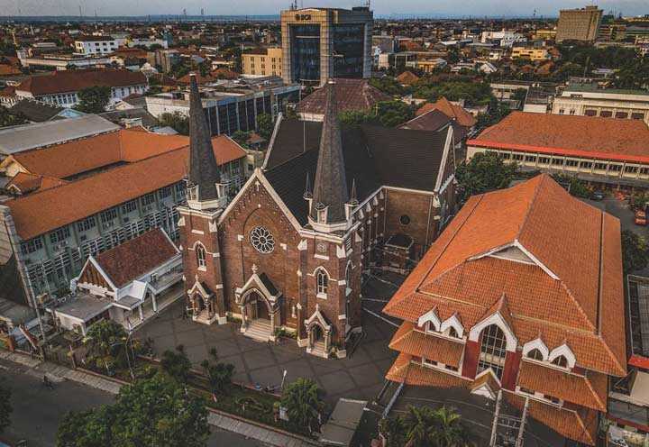 Gereja Kepanjen Surabaya via Surabaya Roll Cake, 1. Wisata Monumen Pahlawan, 2. Wisata patung Buddha dengan Empat Wajah , 3. Wisata Jembatan Merah , 4. Wisata Monumen Kapal Selam di Surabaya, 5. Taman Harmoni Keputih, 6. Wisata Museum WR. Soepratman , 7. Wisata Kelenteng Hong Tiek Hian, 8. Wisata Jembatan Suramadu, 9. Wisata Rumah Batik, 10. Wisata Monumen Bambu Runcing , 11. Wisata Ciputra Waterpark (Tutup), 12. Wisata Kebun Binatang Surabaya , 13. Wisata Hutan Mangrove Wonorejo, 14. Wisata Pantai Kenjeran, 15. Wisata Pasar Bunga Bratang , 16. Wisata Masjid Nasional Al-Akbar di Surabaya, 17. Wisata Gereja Perawan Maria Tak Berdosa , 18. Wisata Taman Bungkul , 19. Wisata Taman Apsari , 20. Taman Dr. Soetomo (Taman Korea) , 21. Wisata Taman Mayangkara di Surabaya, 22. Wisata Taman Pelangi , 23. Wisata Taman Mundu , 24. Taman Buah Undaan di Surabaya, 25. Wisata Taman Prestasi di Surabaya, 26. Wisata House of Sampoerna , 27. Surabaya North Quay, 28. Taman Gantung Surabaya, 29. Monumen Suroboyo – Suroboyo Park, 30. Jembatan Biru Kenjeran Surabaya, 31. Food Junction Grand Pakuwon, 32. Skate & BMX Surabaya, 33. Waterpark Kenjeran – Ria Beach Kenjeran, 34. Arca Joko Dolog Surabaya, 35. Monumen Patung Gubernur Suryo, 36. Masjid Ampel Surabaya, 37. Perpustakaan Bank Indonesia, 38. Kebun Bibit Wonorejo, 39. Museum Kesehatan Dr. Adhyatma, 40. Jalan Kembang Jepun, 41. THR (Taman Hiburan Rakyat), 42. Masjid Muhammad Cheng Hoo, 43. Kebun Bibit Ngagel Jaya (Kebun Bibit Wonorejo 2), 44. Museum Surabaya (Gedung Siola), 45. Monumen Jalesveva Jayamahe, 45. Taman Kenjeran Surabaya, 46. Jalan Tunjungan Surabaya, 47. Kampung Bulak Surabaya, 48. Gereja Kepanjen, Surabaya, 49. Klenteng Sanggar Agung, 50. Taman Sakura Keputih, 51. Suroboyo Carnival Park (Tutup), 52. G Walk Surabaya, 53. Hutan Bambu Keputih, 54. De Mata Trick Eye Museum (Tutup), 55. Kebun Bibit Surabaya, 56. Taman Pertanian Terpadu Balas Klumprik, 57. Kota Tua Surabaya, 58. Taman Cahaya, 59. Surya Park