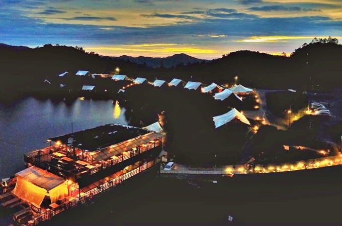 Glamping Lakeside, 1. Phantasia Barbie Gallery di the Balcony Restaurant, 2. Park Hopping Bandung, 3. Wisata Alam di Dusun Bambu Family Leisure Park, 4. Tempat Wisata Anak Paling Favorit Kampung Gajah Wonderland di Bandung (Tutup), 5. Kampung Dago Pojok, 6. Sky Level PVJ, Kebun Binatang Mini di Atap Sebuah Mall di Bandung, 7. Tempat Wisata Edukasi Anak di Padepokan Dayang Sumbi Bandung, 8. Tempat Wisata Alam di Ranca Upas, Ciwidey Bandung, 9. Tempat Wisata Anak Terbaru Bandung Carnival Land, 10. Jendela Alam Farm, 11. Nanny’s Pavillon – Kafe Unik dan Menarik, 12. Objek Wisata Anak di Bandung – Kampung Batu Malakasari, 13. Tempat Wisata Anak di Bandung Paling Populer Ciwidey Valley Waterpark Resort, 14. The Farm House – Tempat Wisata Anak Berupa Rumah Hobbit, 15. Saung Angklung Udjo – Menumbuhkan Kecintaan Terhadap Seni, 16. Ajarkan Anak Membatik di Rumah Batik Komar, 17. Bandung Science Centre – Tempat Wisata Anak di Bandung, 18. Crayon’s Craft &amp; Co, 19. Komunitas Hong – Kembali Ke Masa Anak di Tahun 90an, 20. Liburan Anak Seru di SPICE Camp (Spirit Camp Educity), 21. Maya Hirai School of Origami, 22. Gang Sereh Tempat Belajar Membuat Layangan, 23. Cihampelas Walk, 24. Miss Bee Providore, 25. Kebun Stroberi Ciwidey, 26. Taman Lalu Lintas Ade Irma Suryani, 27. Trans Studio Bandung, 28. Kebun Binatang Bandung, 29. Karang Setra Waterpark, 30. Taman Bermain MIM, 31. Taman Kupu Cihanjuang, 32. De’Ranch Bandung, 33. Kebun Bunga Cihideung, 34. Pemandian Air Panas Ciwalini, 35. Teras Cikapundung Riverspot, 36. Dago Dream Park, 37. Floating Market Lembang, 38. De Ranch, 40. Museum Geologi, 41. Farmhouse Lembang, 42. Glamping Lakeside Rancabali, 43. Taman Miniatur Kereta Api, 44. Taman Burung, Bird and Bromelia Pavilion, 45. Fairy Garden