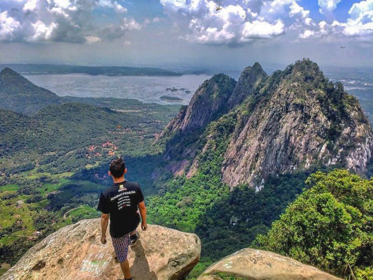 Gunung Bongkok via IG @vachnologia-1, 1. Air Terjun Curug Cipurut, 2. Situ Wanayasa Purwakarta, 3. Waduk Jatiluhur, 4. Wisata Taman Air Mancur Sribaduga Situ Buleud, 5. Obyek Wisata keluarga Waduk Cirata, 6. Jatiluhur Water World, 7. Wisata Alam Sumber Air panas Ciracas, 8. Wisata Giri Tirta Kahuripan, 9. Sentra Pembuatan Keramik Plered, 10. Wisata Desa Sajuta Batu, 11. Wisata KulinerSate Maranggi, 12. Gedung Negara dan Gedung Karesidenan, 13. Obyek Wisata Goa Jepang, 14. Goa Belanda, 15. Kampung Panenjoan, 16. Skylodge Padjadjaran Anyar, 17. Taman Batu Cijanun, 18. Saung Manglid, 19. Sungai Cidomas, 20. Cikao Waterpark, 21. Urban Farming, 22. Gunung Lembu, 23. Kampung Sadang, 24. Bukit Katumbiri, 25. Pasir Langlang Panyawangan, 26. Museum Galeri Wayang, 27. Bale Panyawangan Diorama Nusantara & Bale Panyawangan Diorama Purwakarta, 28. Green Valley Waterpark, 29. Kuburan Kereta Api Stasiun Purwakarta, 30. Gunung Bongkok, 31. Gunung Parang, 32. Kampung Wisata Tajur, 33. Curug Tilu, 34. Kuya Maranggi Waterpark, 35. Hidden Valley Hills, 36. Tebing Boyer, 37. Tanjakan Cinta, 38. Parang Gombong, 39. Wanakula Camp, 40. Bale Indung Rahayu, 41. Curug Suhada, 42. Curug Cisomang, 43. The Colorville at Alam Sari Wates