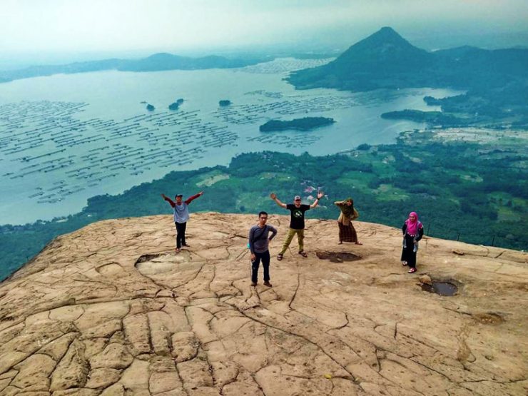 Gunung Lembu via IG @puthriegita, 1. Air Terjun Curug Cipurut, 2. Situ Wanayasa Purwakarta, 3. Waduk Jatiluhur, 4. Wisata Taman Air Mancur Sribaduga Situ Buleud, 5. Obyek Wisata keluarga Waduk Cirata, 6. Jatiluhur Water World, 7. Wisata Alam Sumber Air panas Ciracas, 8. Wisata Giri Tirta Kahuripan, 9. Sentra Pembuatan Keramik Plered, 10. Wisata Desa Sajuta Batu, 11. Wisata KulinerSate Maranggi, 12. Gedung Negara dan Gedung Karesidenan, 13. Obyek Wisata Goa Jepang, 14. Goa Belanda, 15. Kampung Panenjoan, 16. Skylodge Padjadjaran Anyar, 17. Taman Batu Cijanun, 18. Saung Manglid, 19. Sungai Cidomas, 20. Cikao Waterpark, 21. Urban Farming, 22. Gunung Lembu, 23. Kampung Sadang, 24. Bukit Katumbiri, 25. Pasir Langlang Panyawangan, 26. Museum Galeri Wayang, 27. Bale Panyawangan Diorama Nusantara & Bale Panyawangan Diorama Purwakarta, 28. Green Valley Waterpark, 29. Kuburan Kereta Api Stasiun Purwakarta, 30. Gunung Bongkok, 31. Gunung Parang, 32. Kampung Wisata Tajur, 33. Curug Tilu, 34. Kuya Maranggi Waterpark, 35. Hidden Valley Hills, 36. Tebing Boyer, 37. Tanjakan Cinta, 38. Parang Gombong, 39. Wanakula Camp, 40. Bale Indung Rahayu, 41. Curug Suhada, 42. Curug Cisomang, 43. The Colorville at Alam Sari Wates