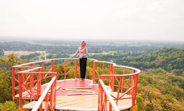 Gunung Watu Prahu, 1. Tempat Wisata Sejarah Candi Prambanan Klaten, 2. Tempat Wisata Air Umbul Ponggok Klaten, 3. Obyek Wisata Mata Air Cokro Tulung Klaten, 4. River Boarding di Kali Pusur Klaten, 5. Obyek Wisata Air Umbul Jolotundo Klaten, 6. Obyek Wisata Air Lepen Kencana Klaten, 7. Objek Wisata Air Umbul Kapilaler Klaten, 8. Wahana Liburan Galuh Tirto Nirmolo Klaten, 9. Tempat Wisata Kuliner Warung Apung Rowo Jombor Klaten, 10. Tempat Wisata Sejarah Candi Merak Klaten, 11. Wisata Museum Gula Gondang Winangoen Klaten, 12. Wisata Budaya Perajin tanduk kerbau Keprabon Klaten, 13. Tempat Wisata Alam Puncak Clongop Klaten, 14. Tempat Wisata Sejarah Candi Lumbung Klaten, 15. Tempat Wisata Sejarah Candi Sewu Klaten, 16. Ziarah ke Makam Sunan Pandanaran Klaten, 17. Candi Plaosan, 18. Taman Lampion Klaten, 19. Deles Indah, 20. Pemandian Lumban Tirto, 21. Umbul Manten, 22. Candi Sojiwan, 23. Umbul Tirto Mulyono dan Tirto Mulyani, 24. Hutan Kota Gergunung, 25. Candi Bubrah, 26. Candi Gana, 27. Kebun Rambutan Desa Tulung, 28. Bukit Sidoguro, 29. Bukit Petung, 30. Taman 1000 Pelangi, 31. Gunung Watu Prahu, 32. Agrowisata Bonsai, 33. Taman Kamboja Klaten, 34. Umbul Nilo, 35. Umbul Gedaren, 36. Embung Tirto Mulyo, 37. Curug Indah Tegalrejo, 38. Sendang Gemuling, 39. Wisata Kali Talang, 40. Taman Bunga Kebon Asri, 41. Bukit Cinta Klaten