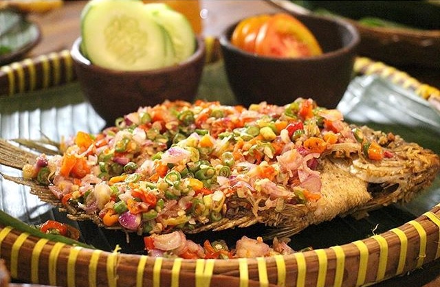 Gurame Goreng Sambal Matah, 1. Wisata Pantai Maron, 2. Wisata Lawang Sewu di Semarang, 3. Kampoeng Wisata Taman Lele di Semarang, 4. Wisata Pantai Marina, 5. Wisata Pantai Tirang di Semarang, 6. Berwisata di Masjid Agung Jawa Tengah (MAJT), 7. Wisata Air Terjun Kali Pancur di Semarang, 8. Wisata Pagoda Buddhagaya Watugong di Semarang, 9. Taman Rekreasi Wonderia di Semarang, 10. Wisata Curug Benowo di Semarang, 11. Wisata Goa Kreo Semarang, 12. Wisata Sam Poo Kong, 13. Wisata Museum Ronggowarsito, 14. Berwisata ke Kota Lama Semarang, 15. Berwisata ke Komplek Pecinan Semarang, 16. Jalan Pahlawan Semarang, 17. Pasar Rakyat Simpang Lima, 18. Wisata Hutan Tinjomoyo di Semarang, 19. Wisata Kebun Binatang Mangkang di Semarang, 20. Wisata Tugu Muda, 21. Wisata Museum Mandala Bakti di Semarang, 22. Wisata Bukit Gombel di Semarang, 23. Wisata Water Blaster Bukit Candi Golf di Semarang, 24. Wisata Stasiun Tawang di Semarang, 25. Wisata ke Masjid Menara (Layur) di Semarang, 26. Wisata ke BSB (Bukit Semarang Baru), 27. Maerokoco Semarang, 28. Wisata Taman KB (wisata kuliner) di Semarang, 29. Wisata Brown Canyon, 29. Jalan Pandanaran (pusat jajanan semarang), 30. Wisata Keluarga New Bandungan Indah Waterpark, 31. Museum Muri di Semarang, 33. Candi Gedong Songo + Pemandian Air Panas, 34. Kebun Teh Medini di Semarang , 35. Air terjun + Pemandian Air Panas Gonoharjo, 36. Curug Lawe di Semarang, 37. Kebun Karet BSB di Semarang, 38. Wisata Gelora Jati Diri di Semarang, 39. Kebun Buah Boja, 40. Tempat Wisata Taman Unyil Ungaran, 41. Pemancingan Baron, 42. Umbul Sidomukti, 43. Lembah Kalipancur, 44. Waduk Diponegoro, 45. Saloka Theme Park, 46. Masjid Kapal Semarang, 47. Taman Bunga Bandungan, 48. Flower Farm Setiya Aji, 49. Kebun Durian Semarang, 50. Watu Gunung Ungaran, 51. Air Terjun Semirang, 52. Pura Agung Giri Natha, 53. Semarang Gallery, 54. Kampung Batik, 55. Kampung Tematik Jawi, 56. Kampoeng Kopi Banaran, 58. Taman Djamoe Indonesia, 59. Old City 3D Trick Art Museum, 60. Goa Rong View, 61. Jembatan Biru Ambarawa, 62. La Kana Chapel, 63. Gereja Blenduk, 64. Museum Satria, 65. Semarang Fair (PRPP), 66. Hutan Penggaron, 67. Hutan Mangrove, 68. Pasar Johar disaat Dugderan, 69. Wisata Kuliner Lumpia Semarang, 70. Pondok Kopi Sidomukti Ungaran, 71. Wisata Susan SPA Bandungan, 72. Jembatan Harapan, 73. Hutan Pinus, 74. Kamu Pecinta Sambal? Cobain ke Waroeng Kaligarong!