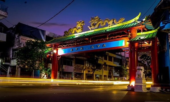 Jalan Kembang Jepun, 1. Wisata Monumen Pahlawan, 2. Wisata patung Buddha dengan Empat Wajah , 3. Wisata Jembatan Merah , 4. Wisata Monumen Kapal Selam di Surabaya, 5. Taman Harmoni Keputih, 6. Wisata Museum WR. Soepratman , 7. Wisata Kelenteng Hong Tiek Hian, 8. Wisata Jembatan Suramadu, 9. Wisata Rumah Batik, 10. Wisata Monumen Bambu Runcing , 11. Wisata Ciputra Waterpark (Tutup), 12. Wisata Kebun Binatang Surabaya , 13. Wisata Hutan Mangrove Wonorejo, 14. Wisata Pantai Kenjeran, 15. Wisata Pasar Bunga Bratang , 16. Wisata Masjid Nasional Al-Akbar di Surabaya, 17. Wisata Gereja Perawan Maria Tak Berdosa , 18. Wisata Taman Bungkul , 19. Wisata Taman Apsari , 20. Taman Dr. Soetomo (Taman Korea) , 21. Wisata Taman Mayangkara di Surabaya, 22. Wisata Taman Pelangi , 23. Wisata Taman Mundu , 24. Taman Buah Undaan di Surabaya, 25. Wisata Taman Prestasi di Surabaya, 26. Wisata House of Sampoerna , 27. Surabaya North Quay, 28. Taman Gantung Surabaya, 29. Monumen Suroboyo – Suroboyo Park, 30. Jembatan Biru Kenjeran Surabaya, 31. Food Junction Grand Pakuwon, 32. Skate & BMX Surabaya, 33. Waterpark Kenjeran – Ria Beach Kenjeran, 34. Arca Joko Dolog Surabaya, 35. Monumen Patung Gubernur Suryo, 36. Masjid Ampel Surabaya, 37. Perpustakaan Bank Indonesia, 38. Kebun Bibit Wonorejo, 39. Museum Kesehatan Dr. Adhyatma, 40. Jalan Kembang Jepun, 41. THR (Taman Hiburan Rakyat), 42. Masjid Muhammad Cheng Hoo, 43. Kebun Bibit Ngagel Jaya (Kebun Bibit Wonorejo 2), 44. Museum Surabaya (Gedung Siola), 45. Monumen Jalesveva Jayamahe, 45. Taman Kenjeran Surabaya, 46. Jalan Tunjungan Surabaya, 47. Kampung Bulak Surabaya, 48. Gereja Kepanjen, Surabaya, 49. Klenteng Sanggar Agung, 50. Taman Sakura Keputih, 51. Suroboyo Carnival Park (Tutup), 52. G Walk Surabaya, 53. Hutan Bambu Keputih, 54. De Mata Trick Eye Museum (Tutup), 55. Kebun Bibit Surabaya, 56. Taman Pertanian Terpadu Balas Klumprik, 57. Kota Tua Surabaya, 58. Taman Cahaya, 59. Surya Park