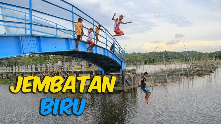 Jembatan Biru Ambarawa via Youtube, 1. Wisata Pantai Maron, 2. Wisata Lawang Sewu di Semarang, 3. Kampoeng Wisata Taman Lele di Semarang, 4. Wisata Pantai Marina, 5. Wisata Pantai Tirang di Semarang, 6. Berwisata di Masjid Agung Jawa Tengah (MAJT), 7. Wisata Air Terjun Kali Pancur di Semarang, 8. Wisata Pagoda Buddhagaya Watugong di Semarang, 9. Taman Rekreasi Wonderia di Semarang, 10. Wisata Curug Benowo di Semarang, 11. Wisata Goa Kreo Semarang, 12. Wisata Sam Poo Kong, 13. Wisata Museum Ronggowarsito, 14. Berwisata ke Kota Lama Semarang, 15. Berwisata ke Komplek Pecinan Semarang, 16. Jalan Pahlawan Semarang, 17. Pasar Rakyat Simpang Lima, 18. Wisata Hutan Tinjomoyo di Semarang, 19. Wisata Kebun Binatang Mangkang di Semarang, 20. Wisata Tugu Muda, 21. Wisata Museum Mandala Bakti di Semarang, 22. Wisata Bukit Gombel di Semarang, 23. Wisata Water Blaster Bukit Candi Golf di Semarang, 24. Wisata Stasiun Tawang di Semarang, 25. Wisata ke Masjid Menara (Layur) di Semarang, 26. Wisata ke BSB (Bukit Semarang Baru), 27. Maerokoco Semarang, 28. Wisata Taman KB (wisata kuliner) di Semarang, 29. Wisata Brown Canyon, 29. Jalan Pandanaran (pusat jajanan semarang), 30. Wisata Keluarga New Bandungan Indah Waterpark, 31. Museum Muri di Semarang, 33. Candi Gedong Songo + Pemandian Air Panas, 34. Kebun Teh Medini di Semarang , 35. Air terjun + Pemandian Air Panas Gonoharjo, 36. Curug Lawe di Semarang, 37. Kebun Karet BSB di Semarang, 38. Wisata Gelora Jati Diri di Semarang, 39. Kebun Buah Boja, 40. Tempat Wisata Taman Unyil Ungaran, 41. Pemancingan Baron, 42. Umbul Sidomukti, 43. Lembah Kalipancur, 44. Waduk Diponegoro, 45. Saloka Theme Park, 46. Masjid Kapal Semarang, 47. Taman Bunga Bandungan, 48. Flower Farm Setiya Aji, 49. Kebun Durian Semarang, 50. Watu Gunung Ungaran, 51. Air Terjun Semirang, 52. Pura Agung Giri Natha, 53. Semarang Gallery, 54. Kampung Batik, 55. Kampung Tematik Jawi, 56. Kampoeng Kopi Banaran, 58. Taman Djamoe Indonesia, 59. Old City 3D Trick Art Museum, 60. Goa Rong View, 61. Jembatan Biru Ambarawa, 62. La Kana Chapel, 63. Gereja Blenduk, 64. Museum Satria, 65. Semarang Fair (PRPP), 66. Hutan Penggaron, 67. Hutan Mangrove, 68. Pasar Johar disaat Dugderan, 69. Wisata Kuliner Lumpia Semarang, 70. Pondok Kopi Sidomukti Ungaran, 71. Wisata Susan SPA Bandungan, 72. Jembatan Harapan, 73. Hutan Pinus, 74. Kamu Pecinta Sambal? Cobain ke Waroeng Kaligarong!