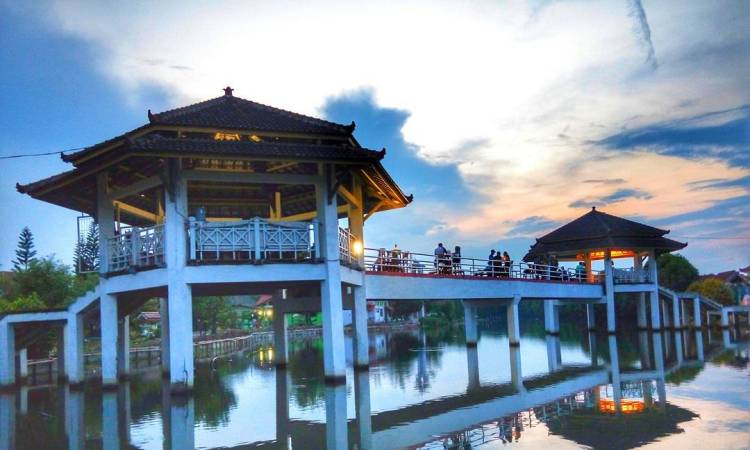 Jembatan Harapan, 1. Wisata Pantai Maron, 2. Wisata Lawang Sewu di Semarang, 3. Kampoeng Wisata Taman Lele di Semarang, 4. Wisata Pantai Marina, 5. Wisata Pantai Tirang di Semarang, 6. Berwisata di Masjid Agung Jawa Tengah (MAJT), 7. Wisata Air Terjun Kali Pancur di Semarang, 8. Wisata Pagoda Buddhagaya Watugong di Semarang, 9. Taman Rekreasi Wonderia di Semarang, 10. Wisata Curug Benowo di Semarang, 11. Wisata Goa Kreo Semarang, 12. Wisata Sam Poo Kong, 13. Wisata Museum Ronggowarsito, 14. Berwisata ke Kota Lama Semarang, 15. Berwisata ke Komplek Pecinan Semarang, 16. Jalan Pahlawan Semarang, 17. Pasar Rakyat Simpang Lima, 18. Wisata Hutan Tinjomoyo di Semarang, 19. Wisata Kebun Binatang Mangkang di Semarang, 20. Wisata Tugu Muda, 21. Wisata Museum Mandala Bakti di Semarang, 22. Wisata Bukit Gombel di Semarang, 23. Wisata Water Blaster Bukit Candi Golf di Semarang, 24. Wisata Stasiun Tawang di Semarang, 25. Wisata ke Masjid Menara (Layur) di Semarang, 26. Wisata ke BSB (Bukit Semarang Baru), 27. Maerokoco Semarang, 28. Wisata Taman KB (wisata kuliner) di Semarang, 29. Wisata Brown Canyon, 29. Jalan Pandanaran (pusat jajanan semarang), 30. Wisata Keluarga New Bandungan Indah Waterpark, 31. Museum Muri di Semarang, 33. Candi Gedong Songo + Pemandian Air Panas, 34. Kebun Teh Medini di Semarang , 35. Air terjun + Pemandian Air Panas Gonoharjo, 36. Curug Lawe di Semarang, 37. Kebun Karet BSB di Semarang, 38. Wisata Gelora Jati Diri di Semarang, 39. Kebun Buah Boja, 40. Tempat Wisata Taman Unyil Ungaran, 41. Pemancingan Baron, 42. Umbul Sidomukti, 43. Lembah Kalipancur, 44. Waduk Diponegoro, 45. Saloka Theme Park, 46. Masjid Kapal Semarang, 47. Taman Bunga Bandungan, 48. Flower Farm Setiya Aji, 49. Kebun Durian Semarang, 50. Watu Gunung Ungaran, 51. Air Terjun Semirang, 52. Pura Agung Giri Natha, 53. Semarang Gallery, 54. Kampung Batik, 55. Kampung Tematik Jawi, 56. Kampoeng Kopi Banaran, 58. Taman Djamoe Indonesia, 59. Old City 3D Trick Art Museum, 60. Goa Rong View, 61. Jembatan Biru Ambarawa, 62. La Kana Chapel, 63. Gereja Blenduk, 64. Museum Satria, 65. Semarang Fair (PRPP), 66. Hutan Penggaron, 67. Hutan Mangrove, 68. Pasar Johar disaat Dugderan, 69. Wisata Kuliner Lumpia Semarang, 70. Pondok Kopi Sidomukti Ungaran, 71. Wisata Susan SPA Bandungan, 72. Jembatan Harapan, 73. Hutan Pinus, 74. Kamu Pecinta Sambal? Cobain ke Waroeng Kaligarong!