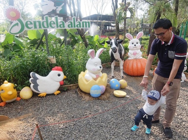 Jendela Alam, 1. Gunung Tangkuban Perahu, 2. Trans Studio Bandung, 3. Wisata Kawah Putih Ciwidey, 4. Curug Dago di Bandung, 5. Wisata Belanja Pasar Baru di Bandung, 6. Wisata Edukasi Observatorium Bosscha di Bandung, 7. Wisata Alam Danau Situ Patenggang di Bandung, 8. Wisata Air Panas Ciater, 9. Wisata Kampung Gajah di Bandung (Tutup Permanen), 10. Tempat Wisata Kebun Binatang di Bandung, 11. Wisata Rumah Mode Bandung, 12. Wisata Seni Saung Angklung Udjo Di Bandung, 13. Wisata Edukasi Museum Geologi Bandung, 14. Paskal Food Market, 15. Rumah Strawberry Ciwidey, 16. Cihampelas Walk, 17. Museum Konferensi Asia Afrika, 18. Museum Sri Baduga Bandung, 19. Taman Lalu Lintas Ade Irma Suryani, 20. Kolam Renang Karang Setra, 21. Taman Wisata Alam Maribaya, 22. Kawasan Punclut Bandung Utara, 23. Kebun Bunga Cihideung, 24. Tempat Wisata De’Ranch, 25. Wisata Kuliner Floating Market, 26. Perkebunan Teh Rancabali, 27. Wisata Air Panas Ciwalini, 28. Wisata Bumi Perkemahan Ranca Upas, 29. Little Seoul Bandung, 30. Dusun Bambu Lembang, 31. Taman Hutan Raya Ir Djuanda, 32. Curug Upas, 33. Ciwidey Valley Resort, 34. Sendang Kahuripan, 35. Situ Cileunca, 36. Taman Balai Kota, 37. Gunung Puntang, 38. Stone Garden, 39. Chinatown Bandung, 40. Bird Pavilion, 41. Curug Malela, 42. Tebing Keraton, 43. Puncak Bintang, 44. Amazing Art World, 45. Street Gourmet, 46. Curug Cimahi, 47. Tafso Barn, 48. Sanghyang Heuleut, 49. The Great Asia Afrika, 50. Tebing Citatah, 51. Jalan Braga, 52. D’Dieuland, 53. Jembatan Kereta Api Cikudapateuh Ciwidey, 54. Upside Down World Bandung, 55. Orchid Forest Cikole, 56. Kebun Teh Sukawana, 57. Kampoeng Tulip, 58. Kampung Pasir Ipis, 59. Kebun Bunga Begonia, 60. Wisata Grafika Cikole, 61. Pine Forest Camp Lembang, 62. The Lodge Maribaya, 63. Farm House Susu Lembang, 64. Glamping Lakeside, 65. Curug Keraton Cibodas, 66. Curug Layung Lembang, 67. Curug Tilu Leuwi Opat, 68. Jendela Alam, 69. Ciwangun Indah Camp (CIC) Lembang, 70. Taman Miniatur Kereta Api, 71. Lereng Anteng Panoramic Coffee, 72. Gunung Putri Lembang, 73. Kawasan Berkuda Ganesha H Equestrian, 74. Bukit Labyrinth Ganesha H Equestrian, 75. Bukit Pangjebolan Lembang, 76. Argowisata Kawah Rengganis, 77. Pemandian Air Panas Ciwalini, 78. Curug Cipanji Bandung, 79. Wisata Air Curug Tilu, 80. Bukit Jamur Rancabolang Ciwidey, 81. Barusen Hills, 82. Kampung Cai Rancaupas, 83. Bumi Perkemahan Ranca Cangkuang, 84. Cimanggu Hot Spring & Cottage, 85. Taman Kelinci Ciwidey, 86. Danau eMTe Highland Resort, 87. Green Hill Park TWA Cimanggu