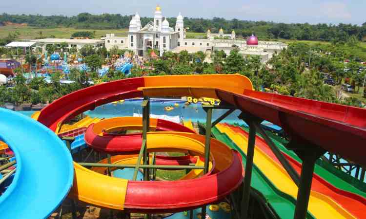 Jepara Ocean Park, 1. Pantai Bandengan (Pantai Tirto Samudro), 2. Wisata Karimun Jawa , 3. Pantai Kartini, 4. Benteng Portugis , 5. Museum R.A. Kartini , 6. Jepara Ocean Park, 7. Air Terjun Songgolangit, 8. Pantai Teluk Awur , 9. Pantai Blebak Jepara, 10. Pantai Gua Manik, 11. Pantai Ombak Mati, 12. Pantai Pungkruk, 13. Tiara Park Waterbom, 14. Pantai Empu Rancak, 15. Taman Kerang, 16. Bukit Bejagan, 17. Air Terjun Banyu Anjlok, 18. Air Terjun Setatah, 19. Air Terjun Dong Paso, 20. Akar Seribu Plajan, 21. Puncak Distoroto, 22. Hutan Wisata Sreni Indah, 23. Bukit Ragas, 24. Puncak Jehan, 25. Pantai Punuk Sapi, 26. Air Terjun Gembong, 27. Hutan Pinus Setro Batealit, 28. Pantai Tegalsambi, 29. Air Terjun Sumenep, 30. Pulau Panjang, 31. PANTAI PRAWEHAN, 32. Pantai Kampung Prau, 33. Rainbow Adventure Park Jepara, 34. Pertapaan Ratu Kalinyamat , 35. Air Terjun Jurang Nganten, 36. Pulau Mandalika Jepara, 37. Wisata Danau Blingoh, 38. Wisata Religi Masjid Mantingan , 39. Air Terjun Grinjingan Dowo, 40. Goa Tritip, 41. Wisata Sejarah ke Candi Bubrah, 42. Kampung Batik Kembangmulyo