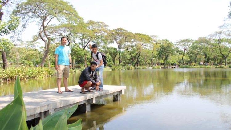 Kebun Bibit Ngagel Jaya, 1. Wisata Monumen Pahlawan, 2. Wisata patung Buddha dengan Empat Wajah , 3. Wisata Jembatan Merah , 4. Wisata Monumen Kapal Selam di Surabaya, 5. Taman Harmoni Keputih, 6. Wisata Museum WR. Soepratman , 7. Wisata Kelenteng Hong Tiek Hian, 8. Wisata Jembatan Suramadu, 9. Wisata Rumah Batik, 10. Wisata Monumen Bambu Runcing , 11. Wisata Ciputra Waterpark (Tutup), 12. Wisata Kebun Binatang Surabaya , 13. Wisata Hutan Mangrove Wonorejo, 14. Wisata Pantai Kenjeran, 15. Wisata Pasar Bunga Bratang , 16. Wisata Masjid Nasional Al-Akbar di Surabaya, 17. Wisata Gereja Perawan Maria Tak Berdosa , 18. Wisata Taman Bungkul , 19. Wisata Taman Apsari , 20. Taman Dr. Soetomo (Taman Korea) , 21. Wisata Taman Mayangkara di Surabaya, 22. Wisata Taman Pelangi , 23. Wisata Taman Mundu , 24. Taman Buah Undaan di Surabaya, 25. Wisata Taman Prestasi di Surabaya, 26. Wisata House of Sampoerna , 27. Surabaya North Quay, 28. Taman Gantung Surabaya, 29. Monumen Suroboyo – Suroboyo Park, 30. Jembatan Biru Kenjeran Surabaya, 31. Food Junction Grand Pakuwon, 32. Skate & BMX Surabaya, 33. Waterpark Kenjeran – Ria Beach Kenjeran, 34. Arca Joko Dolog Surabaya, 35. Monumen Patung Gubernur Suryo, 36. Masjid Ampel Surabaya, 37. Perpustakaan Bank Indonesia, 38. Kebun Bibit Wonorejo, 39. Museum Kesehatan Dr. Adhyatma, 40. Jalan Kembang Jepun, 41. THR (Taman Hiburan Rakyat), 42. Masjid Muhammad Cheng Hoo, 43. Kebun Bibit Ngagel Jaya (Kebun Bibit Wonorejo 2), 44. Museum Surabaya (Gedung Siola), 45. Monumen Jalesveva Jayamahe, 45. Taman Kenjeran Surabaya, 46. Jalan Tunjungan Surabaya, 47. Kampung Bulak Surabaya, 48. Gereja Kepanjen, Surabaya, 49. Klenteng Sanggar Agung, 50. Taman Sakura Keputih, 51. Suroboyo Carnival Park (Tutup), 52. G Walk Surabaya, 53. Hutan Bambu Keputih, 54. De Mata Trick Eye Museum (Tutup), 55. Kebun Bibit Surabaya, 56. Taman Pertanian Terpadu Balas Klumprik, 57. Kota Tua Surabaya, 58. Taman Cahaya, 59. Surya Park