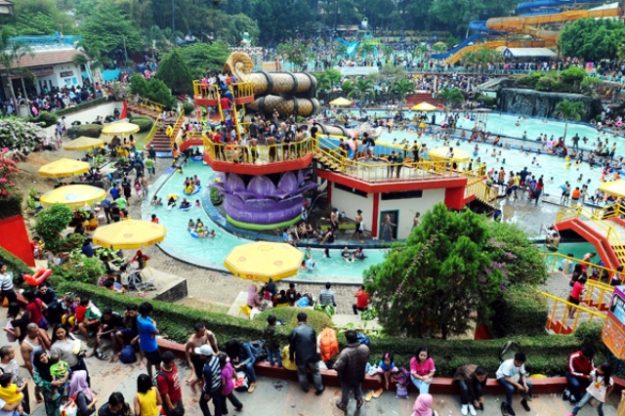 Kolam Renang Karang Setra, 1. Gunung Tangkuban Perahu, 2. Trans Studio Bandung, 3. Wisata Kawah Putih Ciwidey, 4. Curug Dago di Bandung, 5. Wisata Belanja Pasar Baru di Bandung, 6. Wisata Edukasi Observatorium Bosscha di Bandung, 7. Wisata Alam Danau Situ Patenggang di Bandung, 8. Wisata Air Panas Ciater, 9. Wisata Kampung Gajah di Bandung (Tutup Permanen), 10. Tempat Wisata Kebun Binatang di Bandung, 11. Wisata Rumah Mode Bandung, 12. Wisata Seni Saung Angklung Udjo Di Bandung, 13. Wisata Edukasi Museum Geologi Bandung, 14. Paskal Food Market, 15. Rumah Strawberry Ciwidey, 16. Cihampelas Walk, 17. Museum Konferensi Asia Afrika, 18. Museum Sri Baduga Bandung, 19. Taman Lalu Lintas Ade Irma Suryani, 20. Kolam Renang Karang Setra, 21. Taman Wisata Alam Maribaya, 22. Kawasan Punclut Bandung Utara, 23. Kebun Bunga Cihideung, 24. Tempat Wisata De’Ranch, 25. Wisata Kuliner Floating Market, 26. Perkebunan Teh Rancabali, 27. Wisata Air Panas Ciwalini, 28. Wisata Bumi Perkemahan Ranca Upas, 29. Little Seoul Bandung, 30. Dusun Bambu Lembang, 31. Taman Hutan Raya Ir Djuanda, 32. Curug Upas, 33. Ciwidey Valley Resort, 34. Sendang Kahuripan, 35. Situ Cileunca, 36. Taman Balai Kota, 37. Gunung Puntang, 38. Stone Garden, 39. Chinatown Bandung, 40. Bird Pavilion, 41. Curug Malela, 42. Tebing Keraton, 43. Puncak Bintang, 44. Amazing Art World, 45. Street Gourmet, 46. Curug Cimahi, 47. Tafso Barn, 48. Sanghyang Heuleut, 49. The Great Asia Afrika, 50. Tebing Citatah, 51. Jalan Braga, 52. D’Dieuland, 53. Jembatan Kereta Api Cikudapateuh Ciwidey, 54. Upside Down World Bandung, 55. Orchid Forest Cikole, 56. Kebun Teh Sukawana, 57. Kampoeng Tulip, 58. Kampung Pasir Ipis, 59. Kebun Bunga Begonia, 60. Wisata Grafika Cikole, 61. Pine Forest Camp Lembang, 62. The Lodge Maribaya, 63. Farm House Susu Lembang, 64. Glamping Lakeside, 65. Curug Keraton Cibodas, 66. Curug Layung Lembang, 67. Curug Tilu Leuwi Opat, 68. Jendela Alam, 69. Ciwangun Indah Camp (CIC) Lembang, 70. Taman Miniatur Kereta Api, 71. Lereng Anteng Panoramic Coffee, 72. Gunung Putri Lembang, 73. Kawasan Berkuda Ganesha H Equestrian, 74. Bukit Labyrinth Ganesha H Equestrian, 75. Bukit Pangjebolan Lembang, 76. Argowisata Kawah Rengganis, 77. Pemandian Air Panas Ciwalini, 78. Curug Cipanji Bandung, 79. Wisata Air Curug Tilu, 80. Bukit Jamur Rancabolang Ciwidey, 81. Barusen Hills, 82. Kampung Cai Rancaupas, 83. Bumi Perkemahan Ranca Cangkuang, 84. Cimanggu Hot Spring & Cottage, 85. Taman Kelinci Ciwidey, 86. Danau eMTe Highland Resort, 87. Green Hill Park TWA Cimanggu