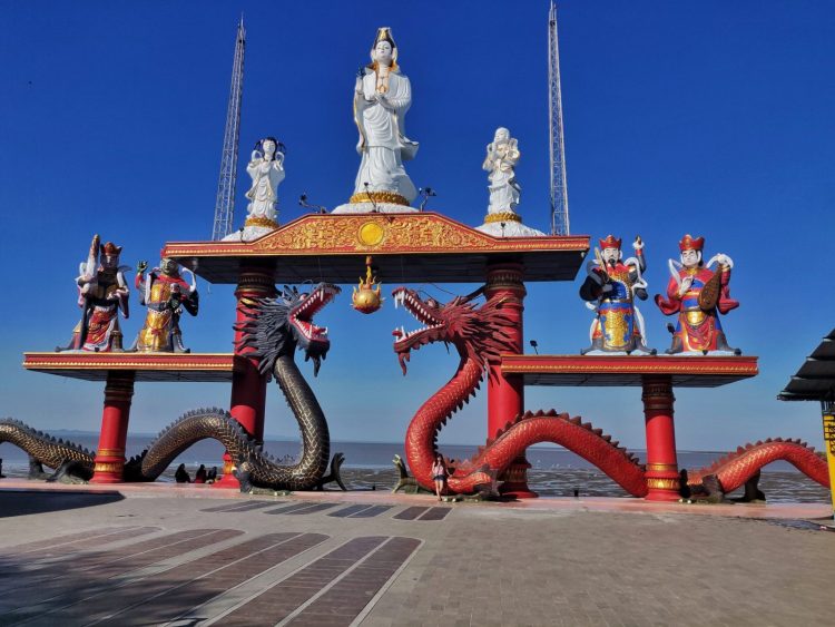 Klenteng Sanggar Agung Foto by Gmap Pieter Voors, 1. Wisata Monumen Pahlawan, 2. Wisata patung Buddha dengan Empat Wajah , 3. Wisata Jembatan Merah , 4. Wisata Monumen Kapal Selam di Surabaya, 5. Taman Harmoni Keputih, 6. Wisata Museum WR. Soepratman , 7. Wisata Kelenteng Hong Tiek Hian, 8. Wisata Jembatan Suramadu, 9. Wisata Rumah Batik, 10. Wisata Monumen Bambu Runcing , 11. Wisata Ciputra Waterpark (Tutup), 12. Wisata Kebun Binatang Surabaya , 13. Wisata Hutan Mangrove Wonorejo, 14. Wisata Pantai Kenjeran, 15. Wisata Pasar Bunga Bratang , 16. Wisata Masjid Nasional Al-Akbar di Surabaya, 17. Wisata Gereja Perawan Maria Tak Berdosa , 18. Wisata Taman Bungkul , 19. Wisata Taman Apsari , 20. Taman Dr. Soetomo (Taman Korea) , 21. Wisata Taman Mayangkara di Surabaya, 22. Wisata Taman Pelangi , 23. Wisata Taman Mundu , 24. Taman Buah Undaan di Surabaya, 25. Wisata Taman Prestasi di Surabaya, 26. Wisata House of Sampoerna , 27. Surabaya North Quay, 28. Taman Gantung Surabaya, 29. Monumen Suroboyo – Suroboyo Park, 30. Jembatan Biru Kenjeran Surabaya, 31. Food Junction Grand Pakuwon, 32. Skate & BMX Surabaya, 33. Waterpark Kenjeran – Ria Beach Kenjeran, 34. Arca Joko Dolog Surabaya, 35. Monumen Patung Gubernur Suryo, 36. Masjid Ampel Surabaya, 37. Perpustakaan Bank Indonesia, 38. Kebun Bibit Wonorejo, 39. Museum Kesehatan Dr. Adhyatma, 40. Jalan Kembang Jepun, 41. THR (Taman Hiburan Rakyat), 42. Masjid Muhammad Cheng Hoo, 43. Kebun Bibit Ngagel Jaya (Kebun Bibit Wonorejo 2), 44. Museum Surabaya (Gedung Siola), 45. Monumen Jalesveva Jayamahe, 45. Taman Kenjeran Surabaya, 46. Jalan Tunjungan Surabaya, 47. Kampung Bulak Surabaya, 48. Gereja Kepanjen, Surabaya, 49. Klenteng Sanggar Agung, 50. Taman Sakura Keputih, 51. Suroboyo Carnival Park (Tutup), 52. G Walk Surabaya, 53. Hutan Bambu Keputih, 54. De Mata Trick Eye Museum (Tutup), 55. Kebun Bibit Surabaya, 56. Taman Pertanian Terpadu Balas Klumprik, 57. Kota Tua Surabaya, 58. Taman Cahaya, 59. Surya Park
